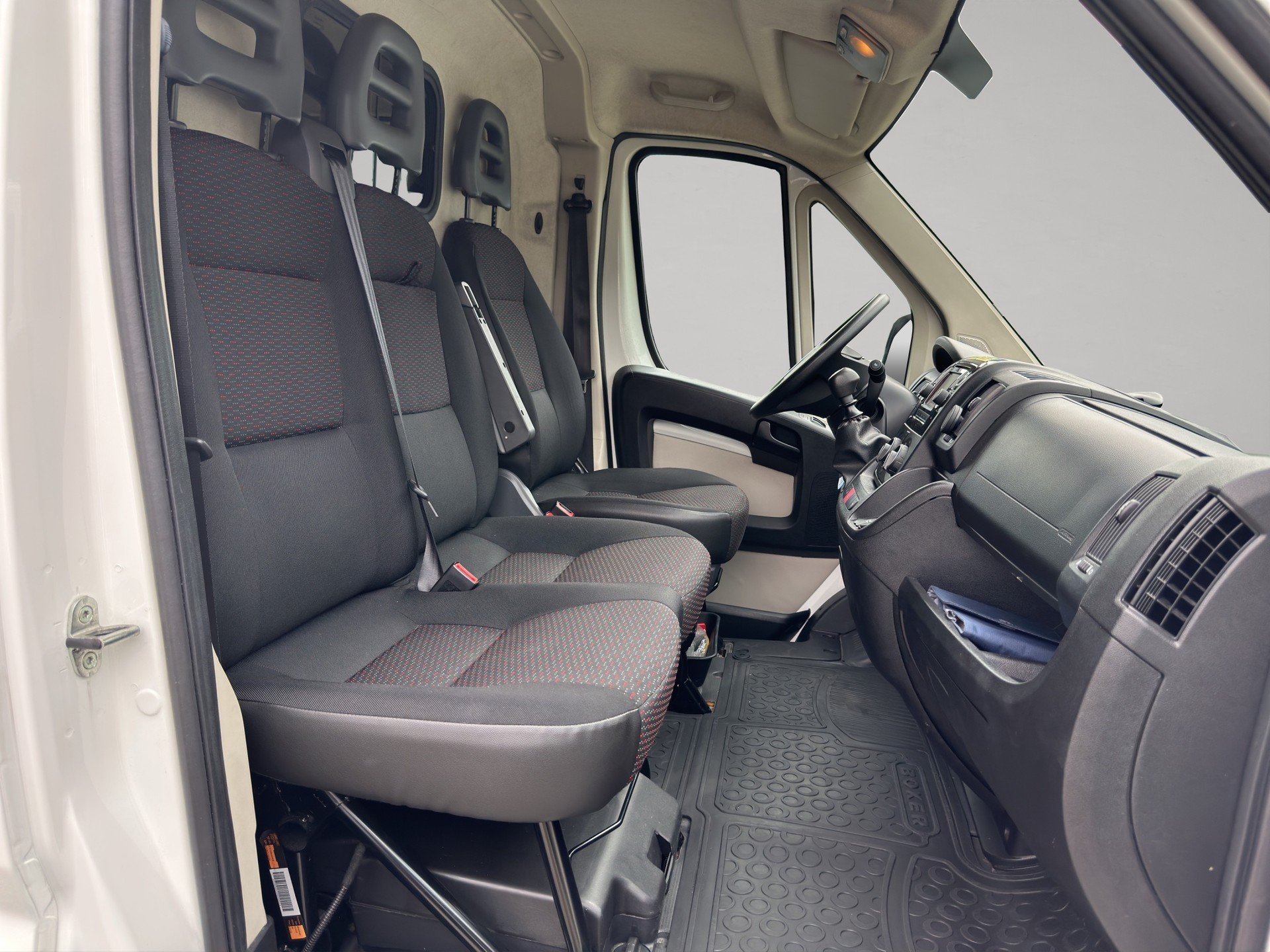 PEUGEOT Boxer 2.0 HDI 335 Active L2H2-image-9