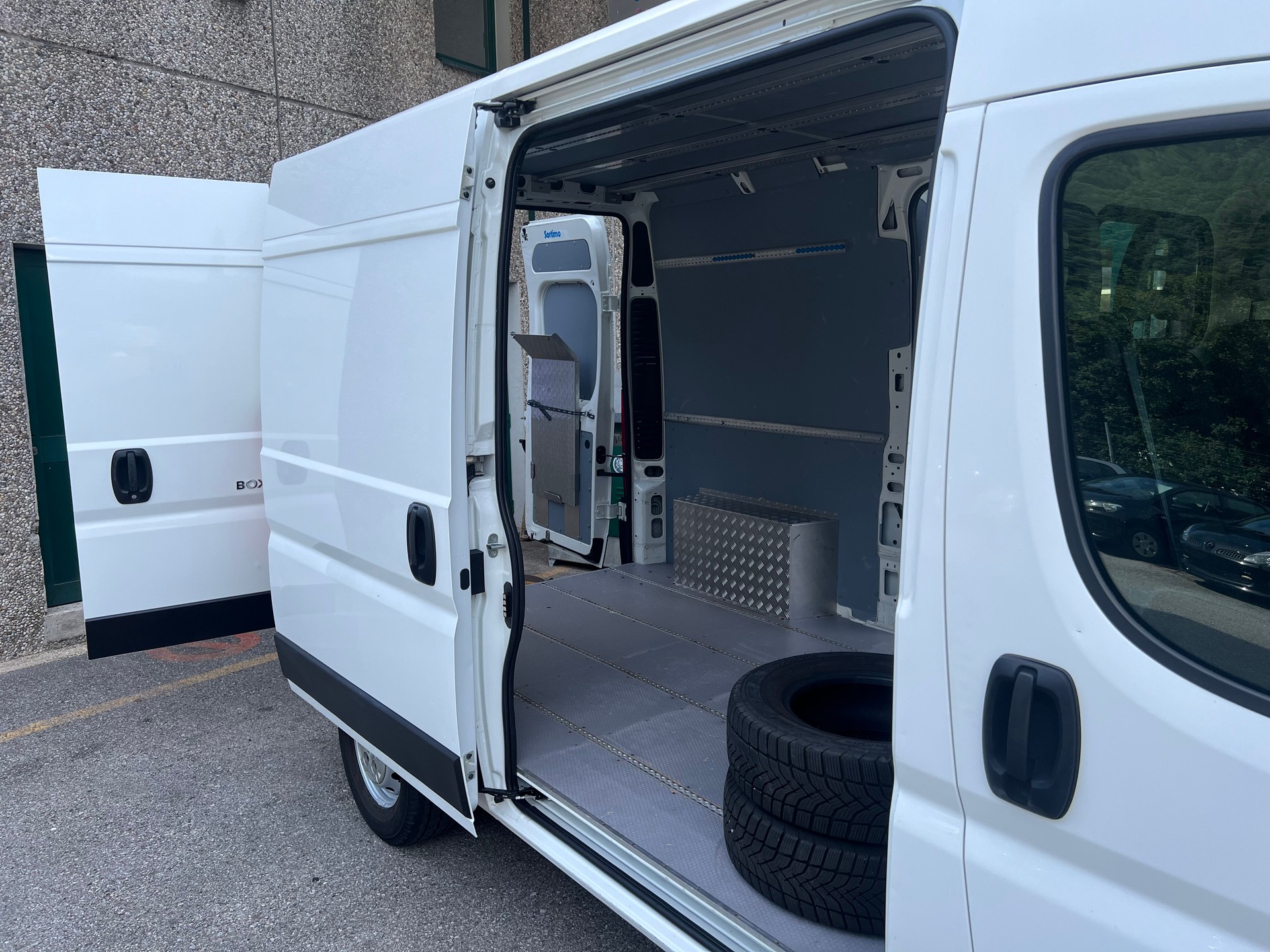 PEUGEOT Boxer 2.0 HDI 335 Active L2H2-image-14