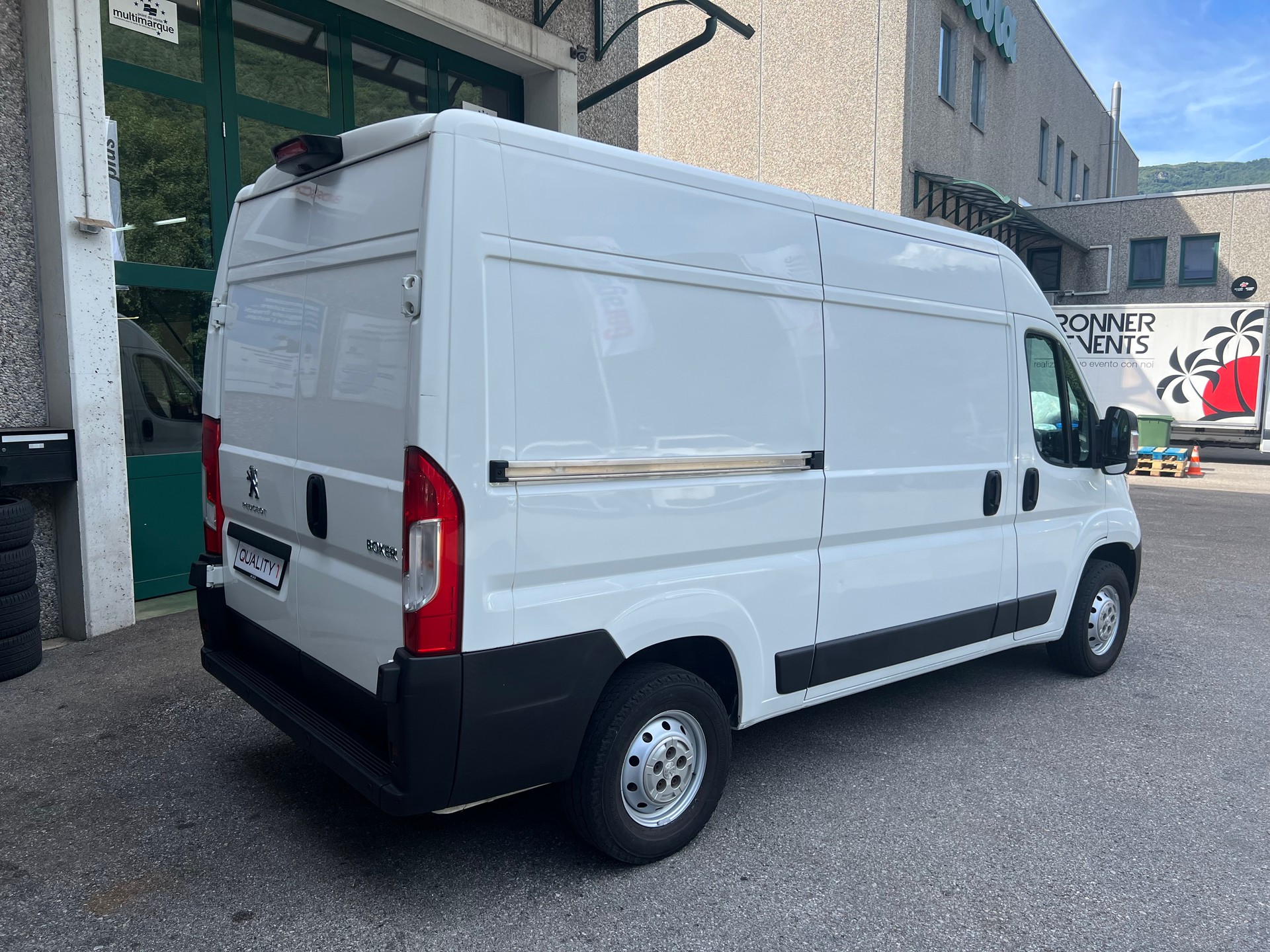 PEUGEOT Boxer 2.0 HDI 335 Active L2H2-image-3