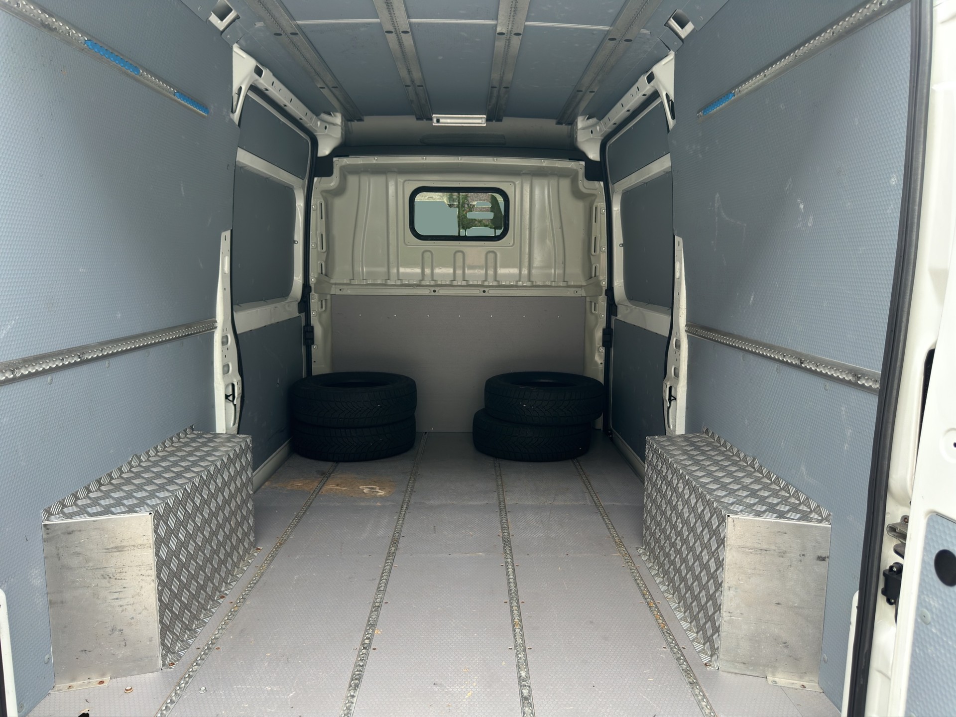 PEUGEOT Boxer 2.0 HDI 335 Active L2H2-image-14