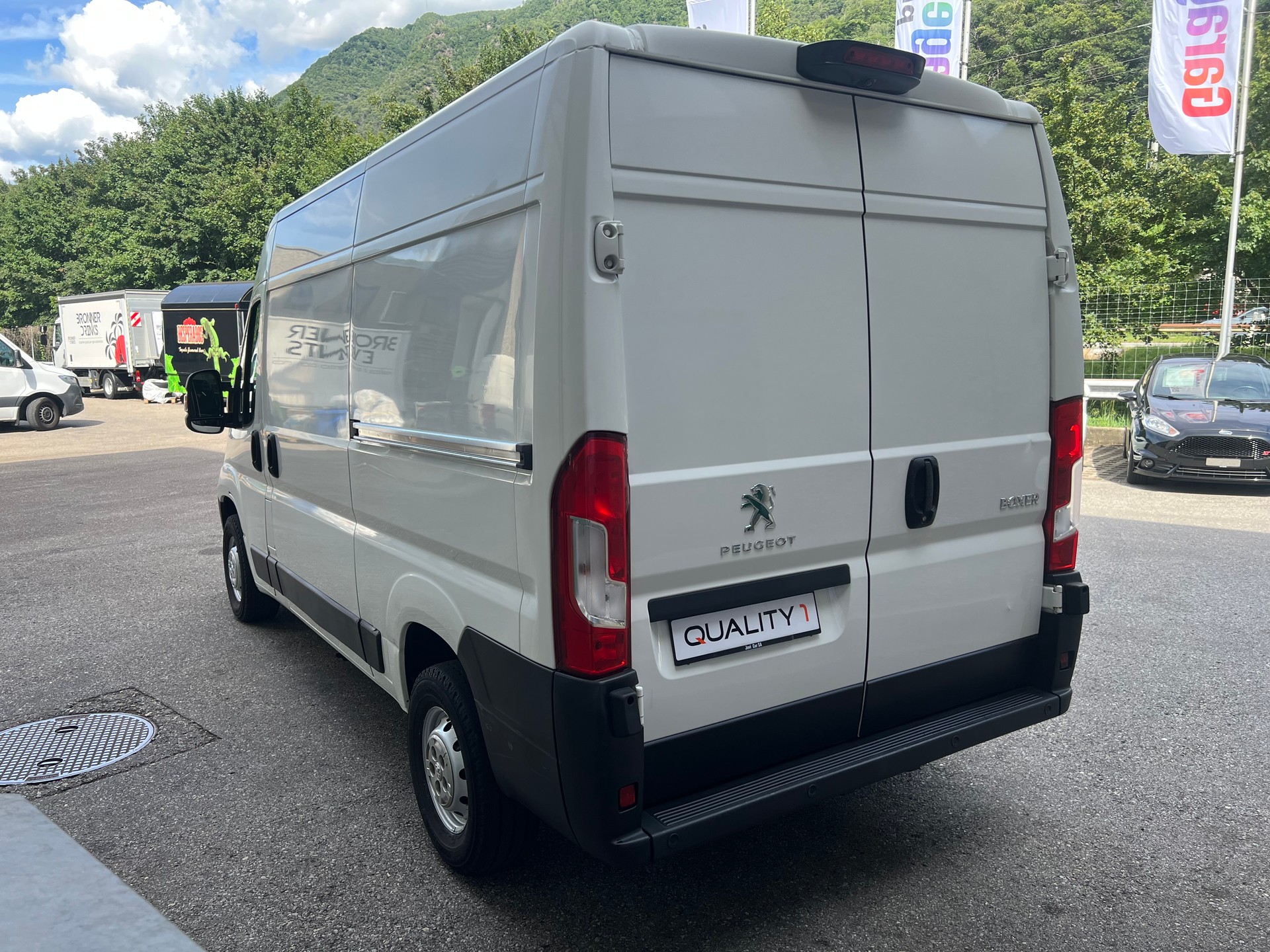 PEUGEOT Boxer 2.0 HDI 335 Active L2H2-image-2
