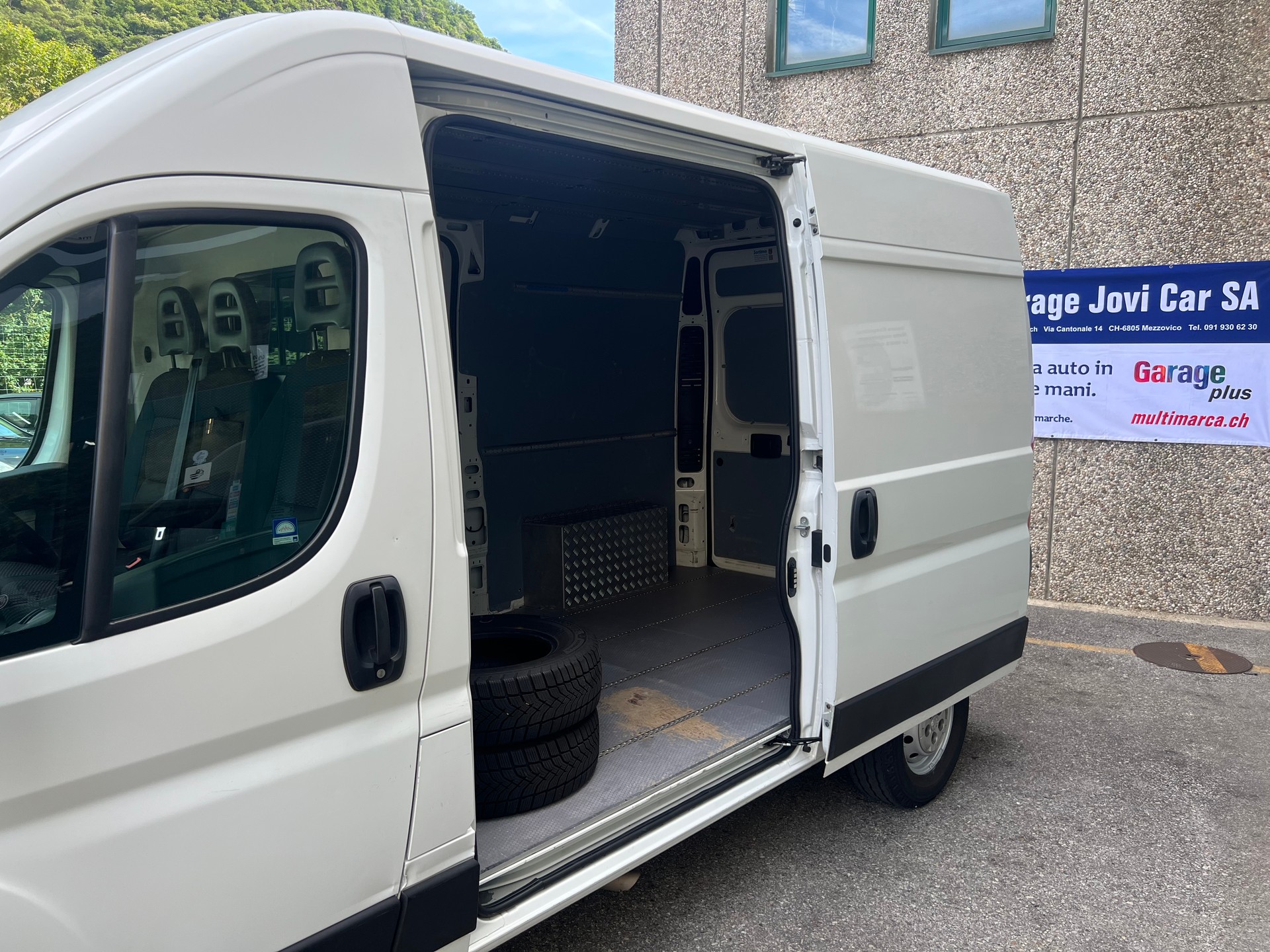 PEUGEOT Boxer 2.0 HDI 335 Active L2H2-image-10