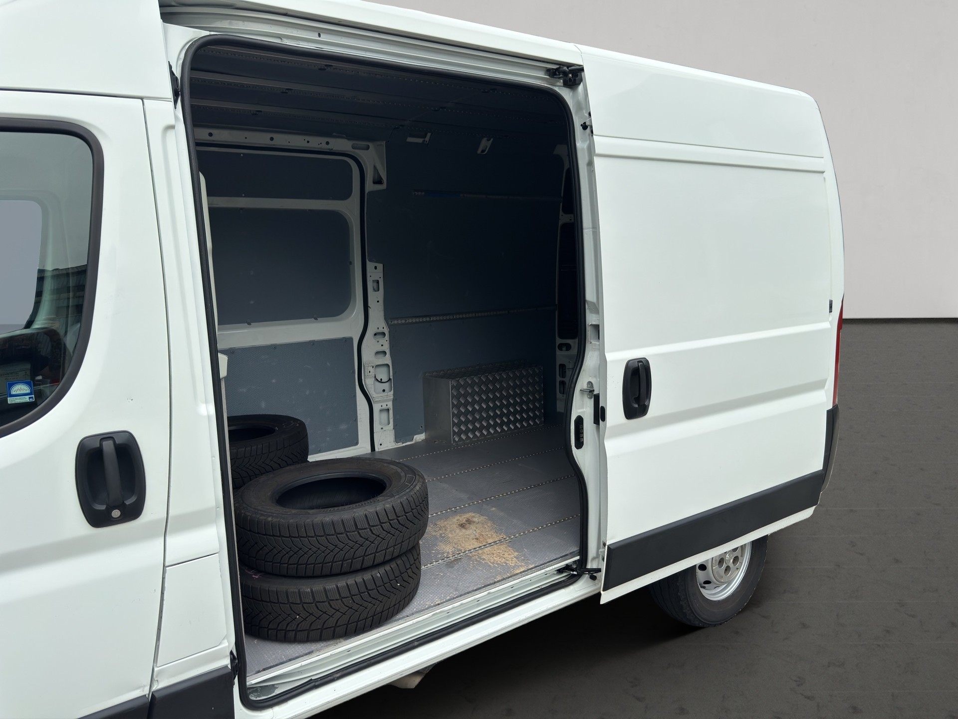 PEUGEOT Boxer 2.0 HDI 335 Active L2H2-image-11