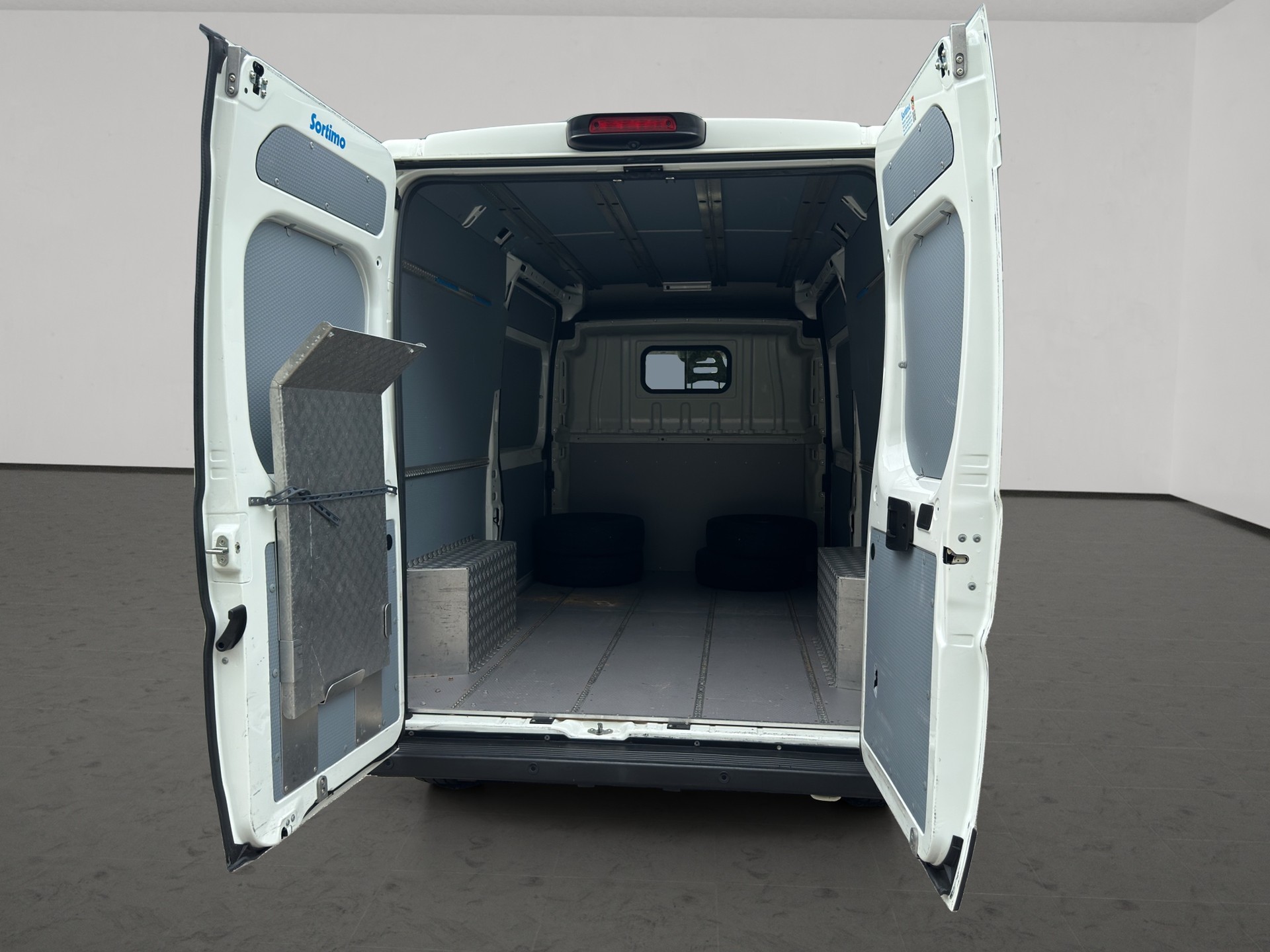 PEUGEOT Boxer 2.0 HDI 335 Active L2H2-image-13