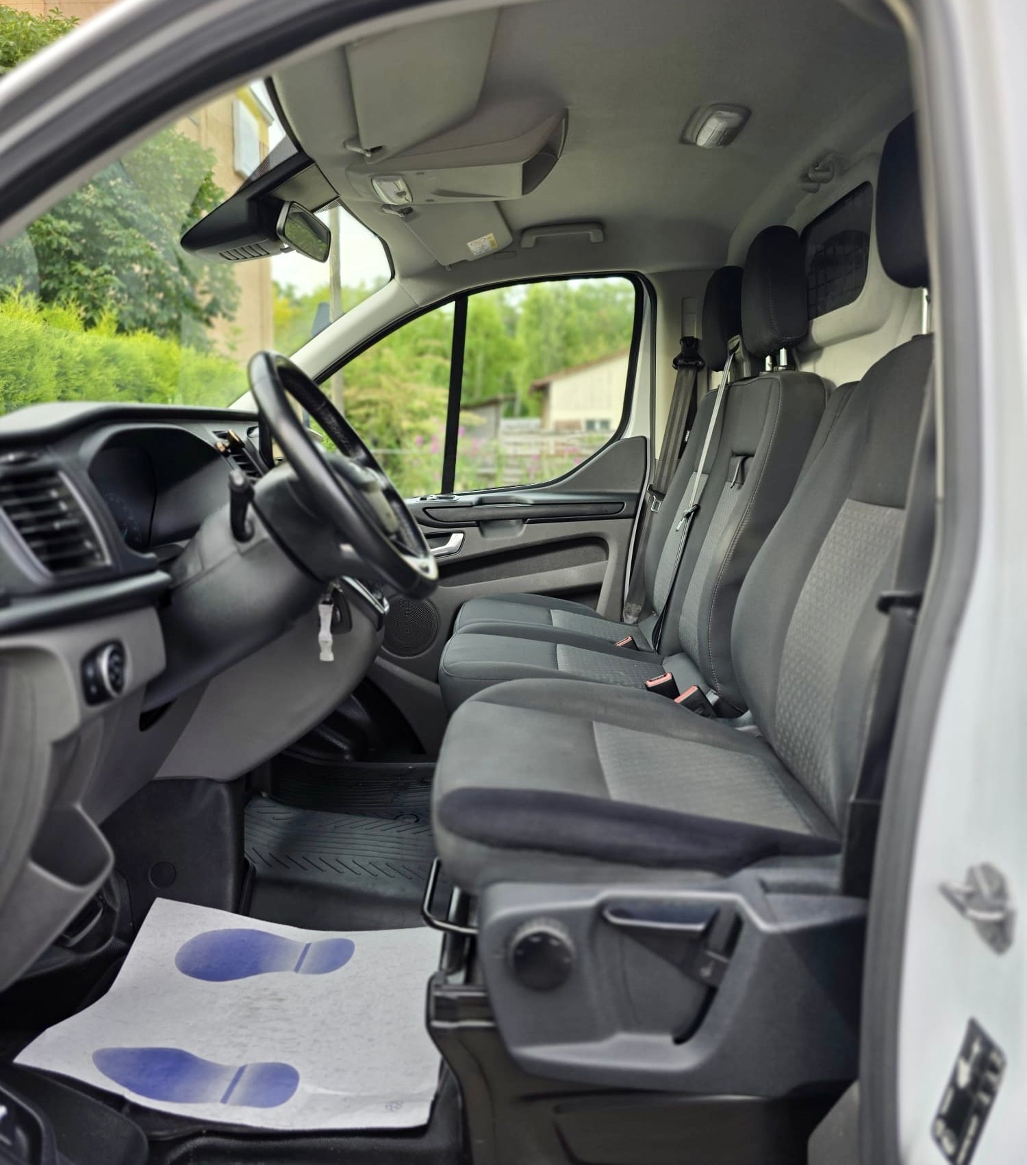 FORD Transit Custom Van 320 L2H1 Trend A-image-11