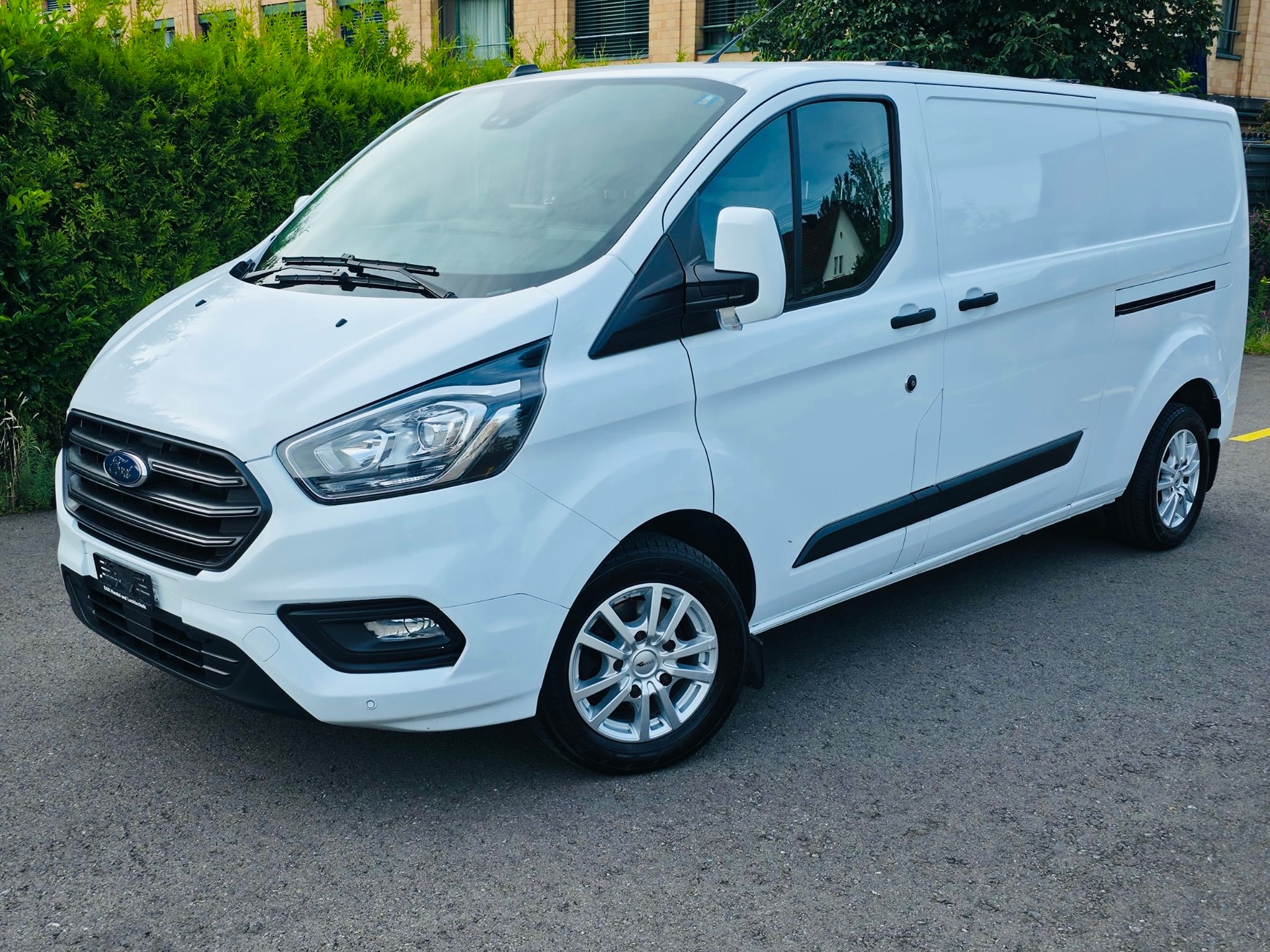 FORD Transit Custom Van 320 L2H1 Trend A-image-4