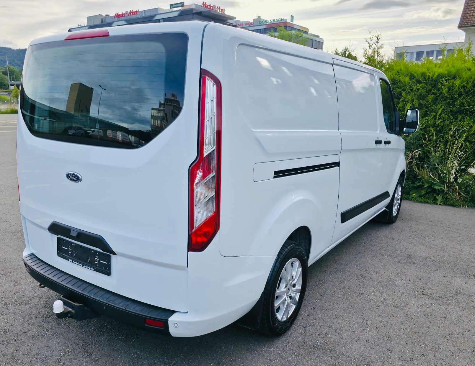 FORD Transit Custom Van 320 L2H1 Trend A-image-6