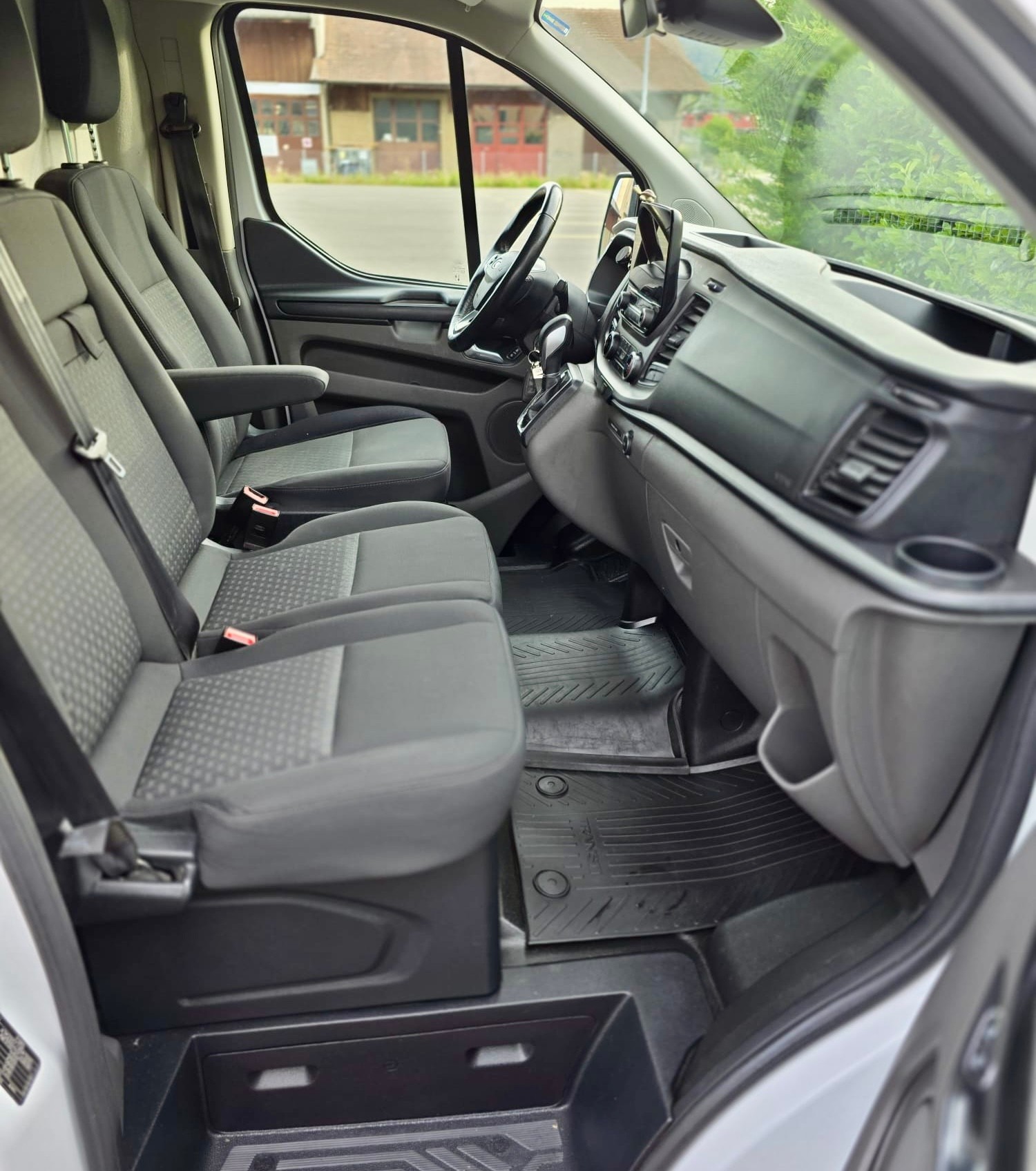 FORD Transit Custom Van 320 L2H1 Trend A-image-12