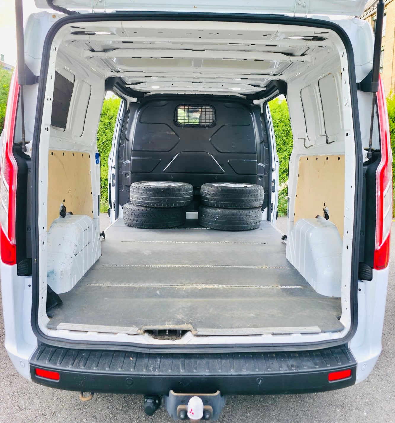 FORD Transit Custom Van 320 L2H1 Trend A-image-8