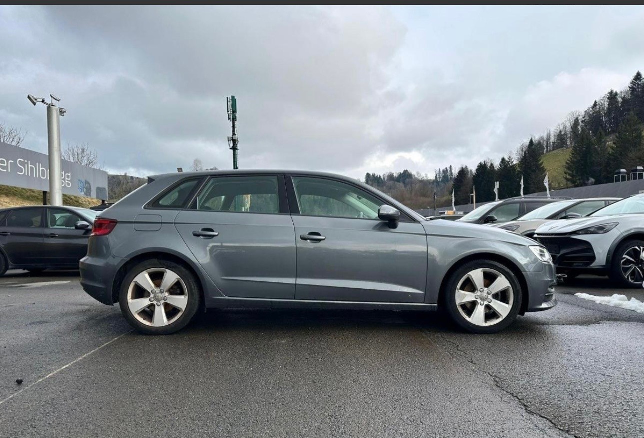 AUDI A3 Sportback 2.0 TDI Attraction-image-2