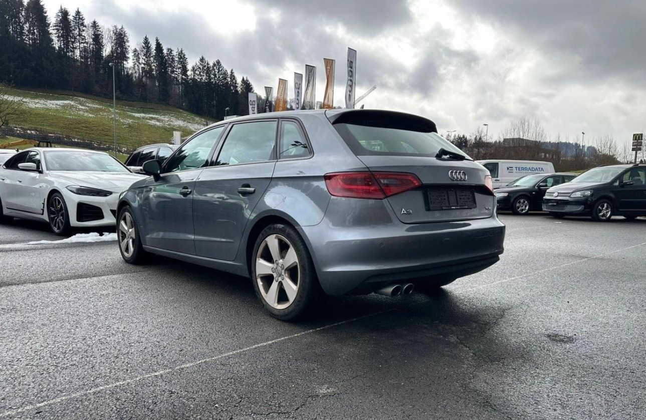 AUDI A3 Sportback 2.0 TDI Attraction-image-3