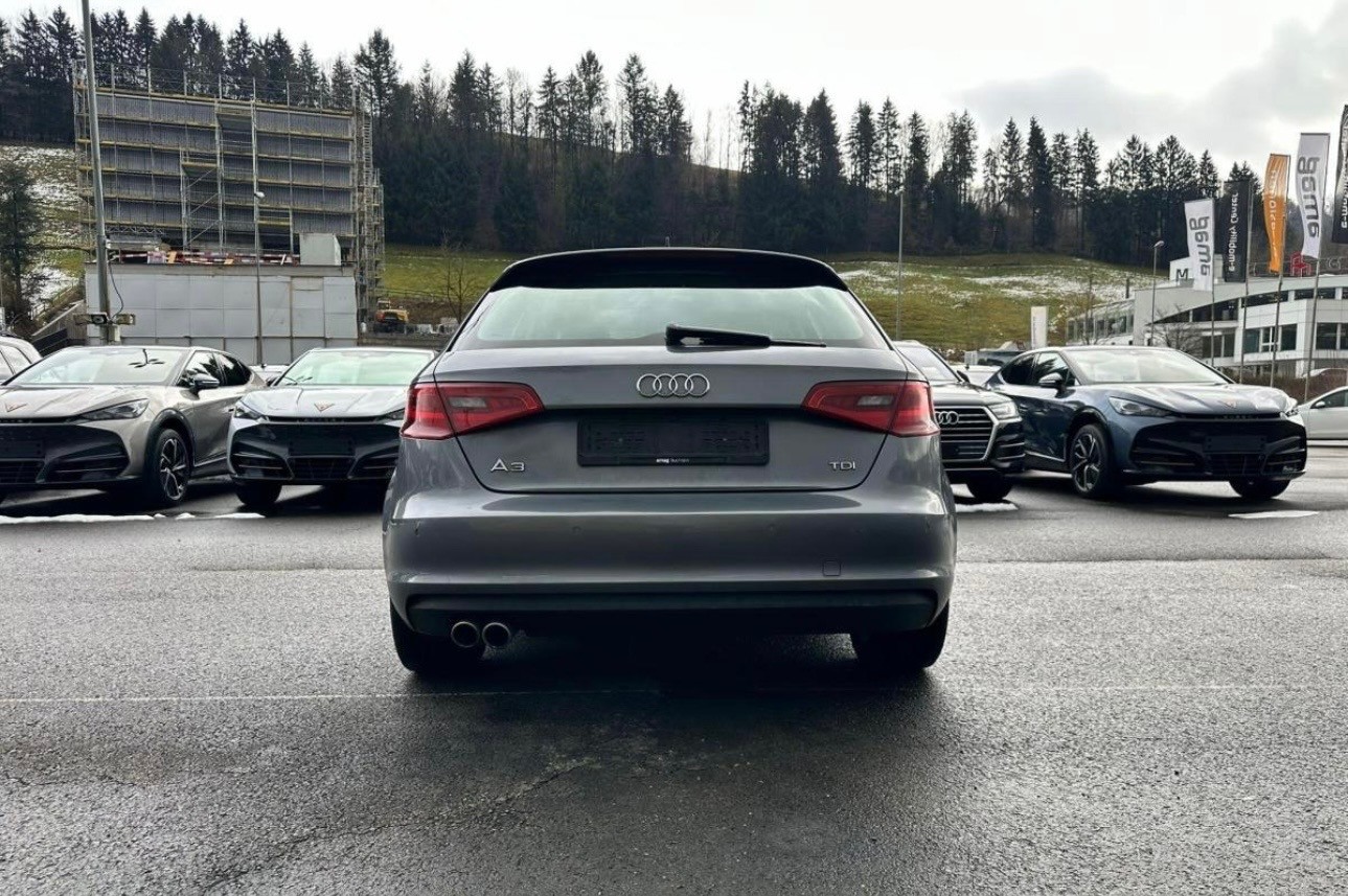 AUDI A3 Sportback 2.0 TDI Attraction-image-1