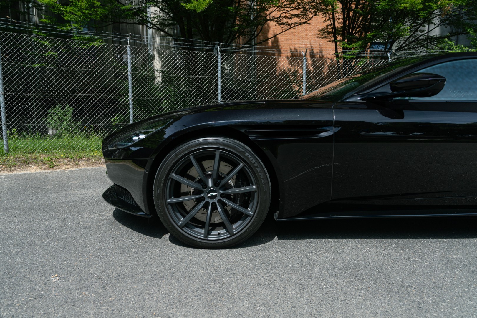 ASTON MARTIN DB11 V12 Touchtronic 3 AMR-image-2