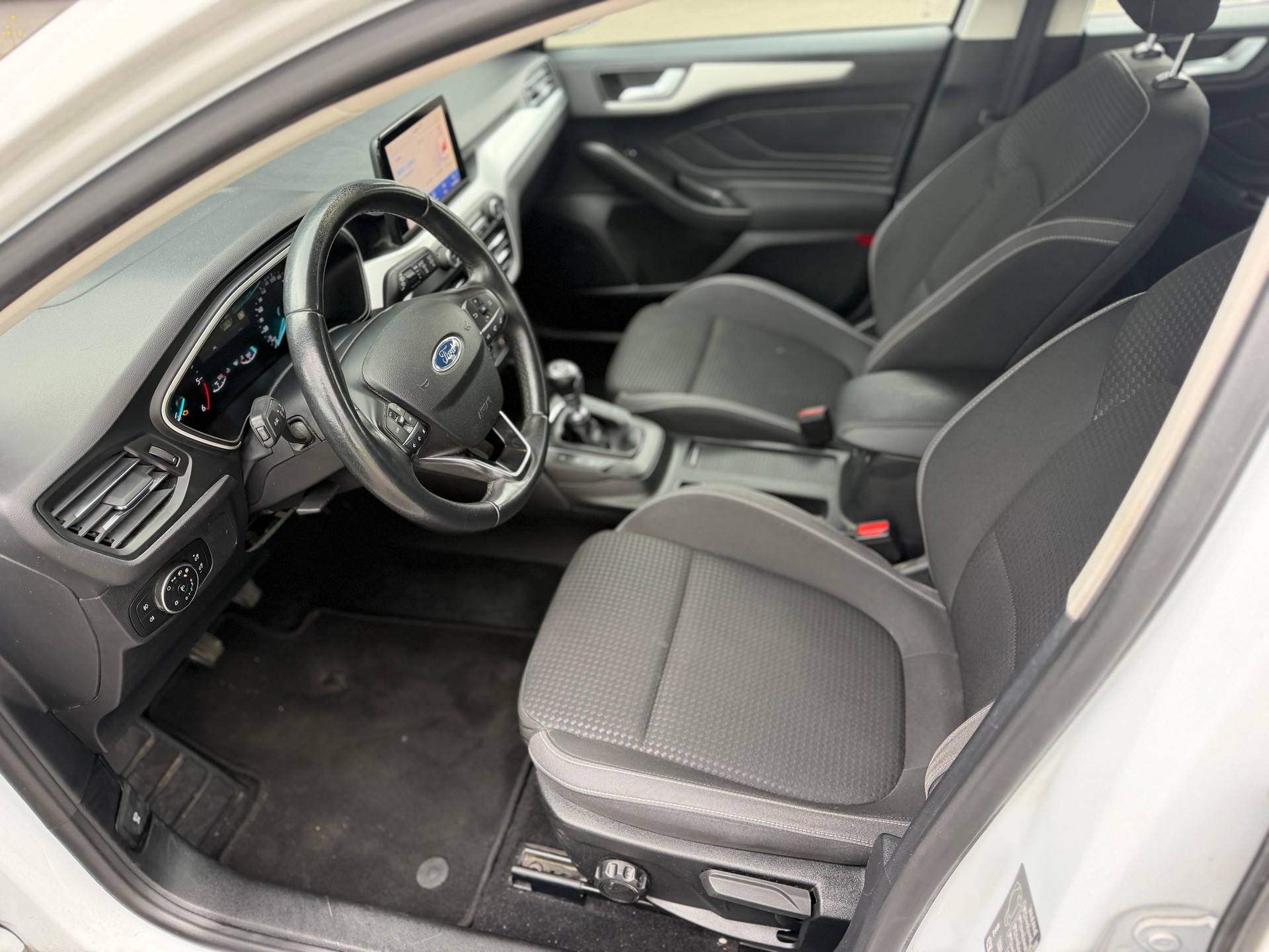 FORD Focus 1.5 TDCi Vignale-image-16