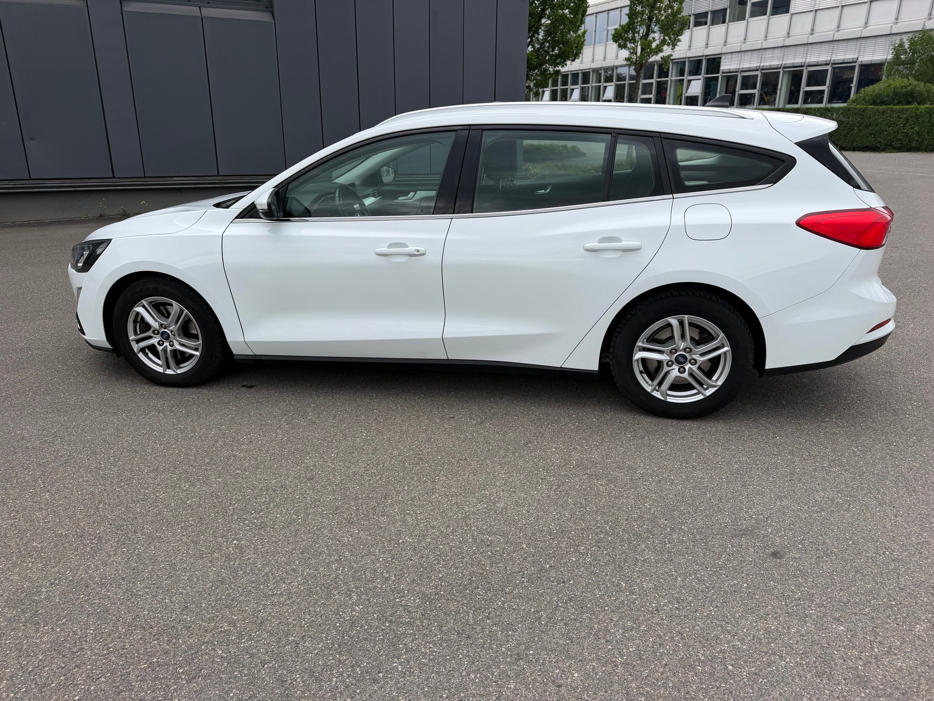 FORD Focus 1.5 TDCi Vignale-image-8