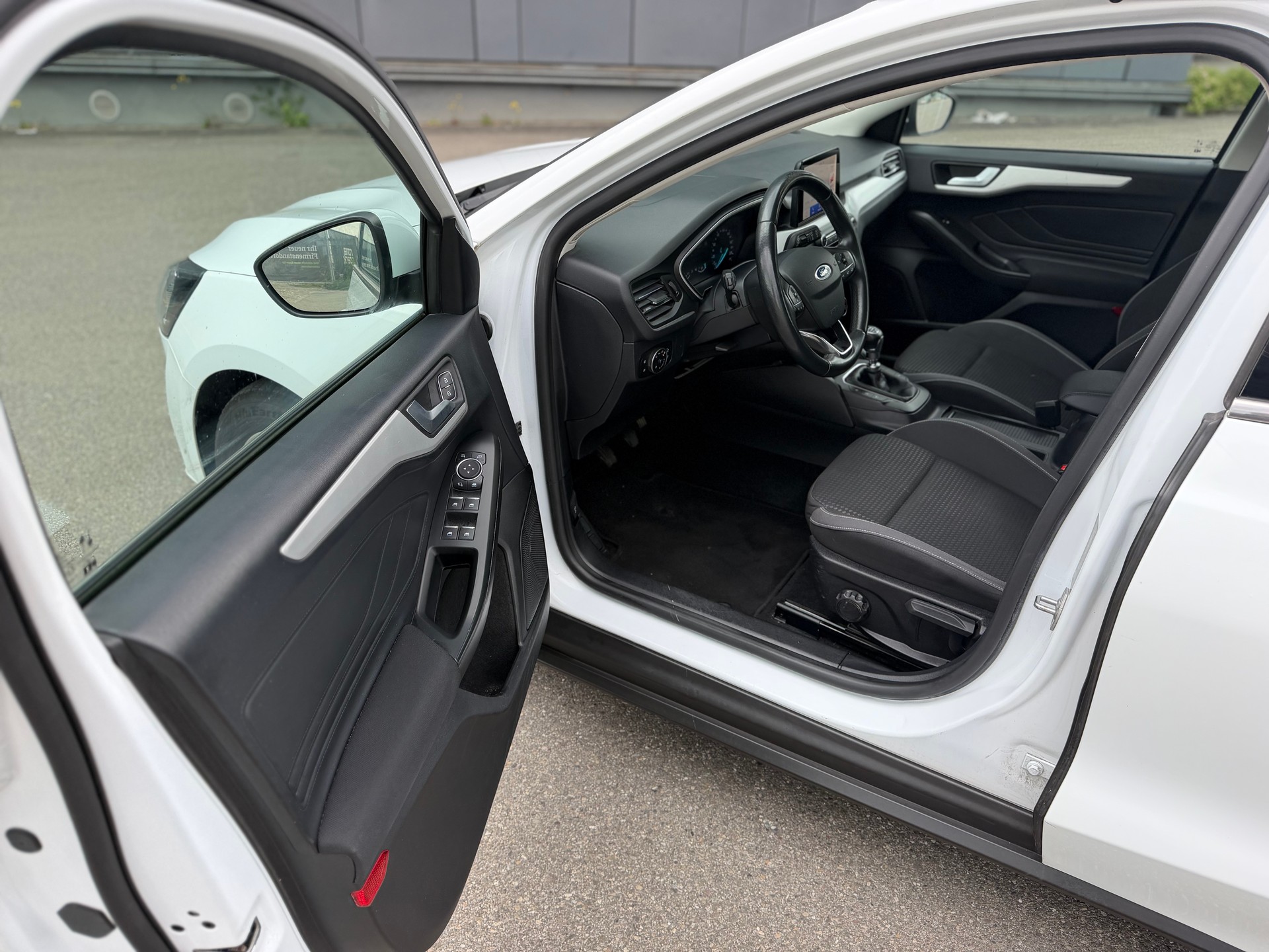 FORD Focus 1.5 TDCi Vignale-image-15