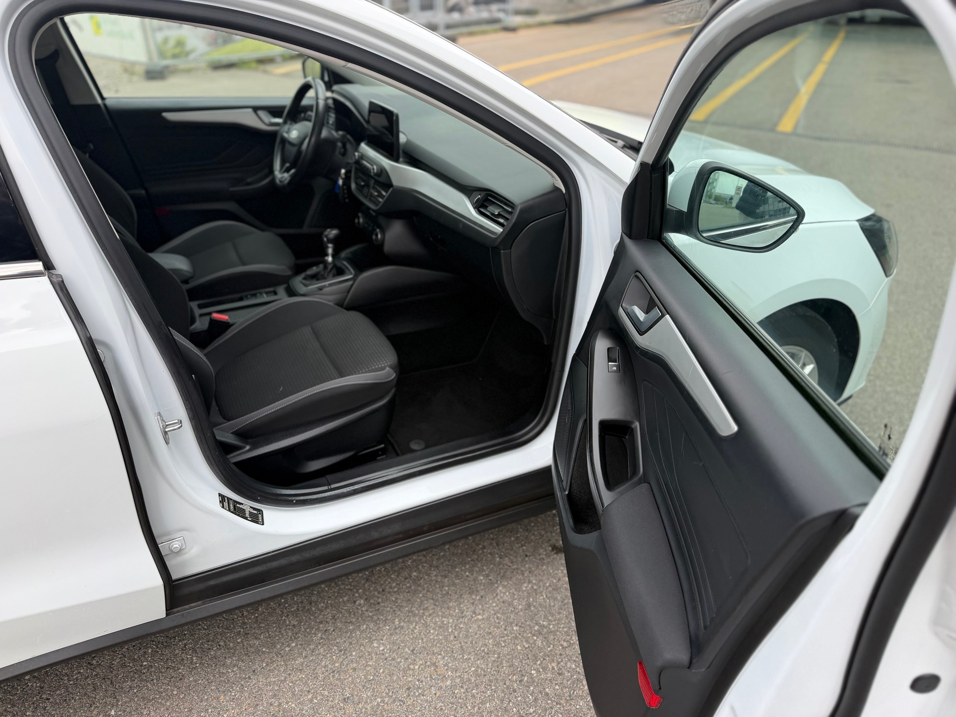FORD Focus 1.5 TDCi Vignale-image-12