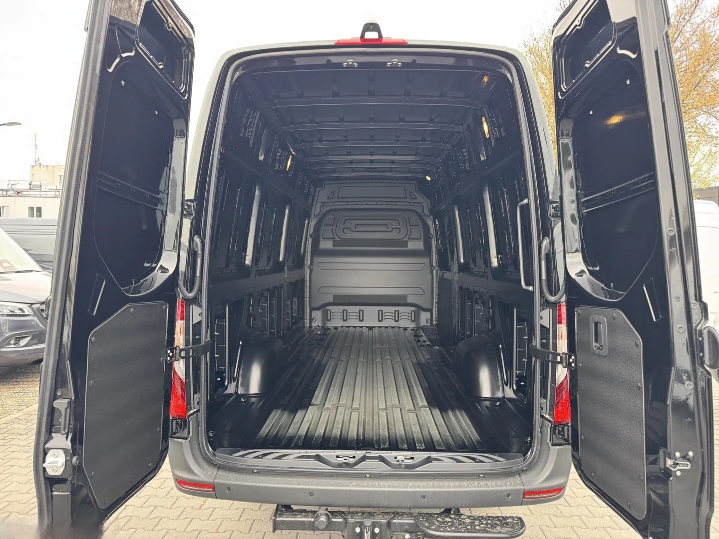 MERCEDES-BENZ Sprinter 319 CDI Lang 9G-TRONIC-image-4