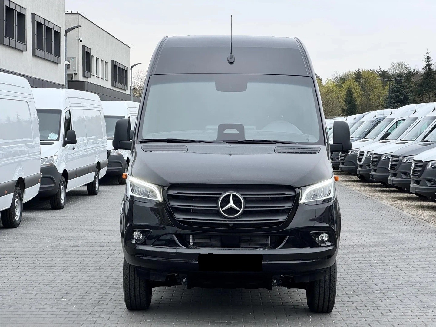 MERCEDES-BENZ Sprinter 319 CDI Lang 9G-TRONIC-image-1