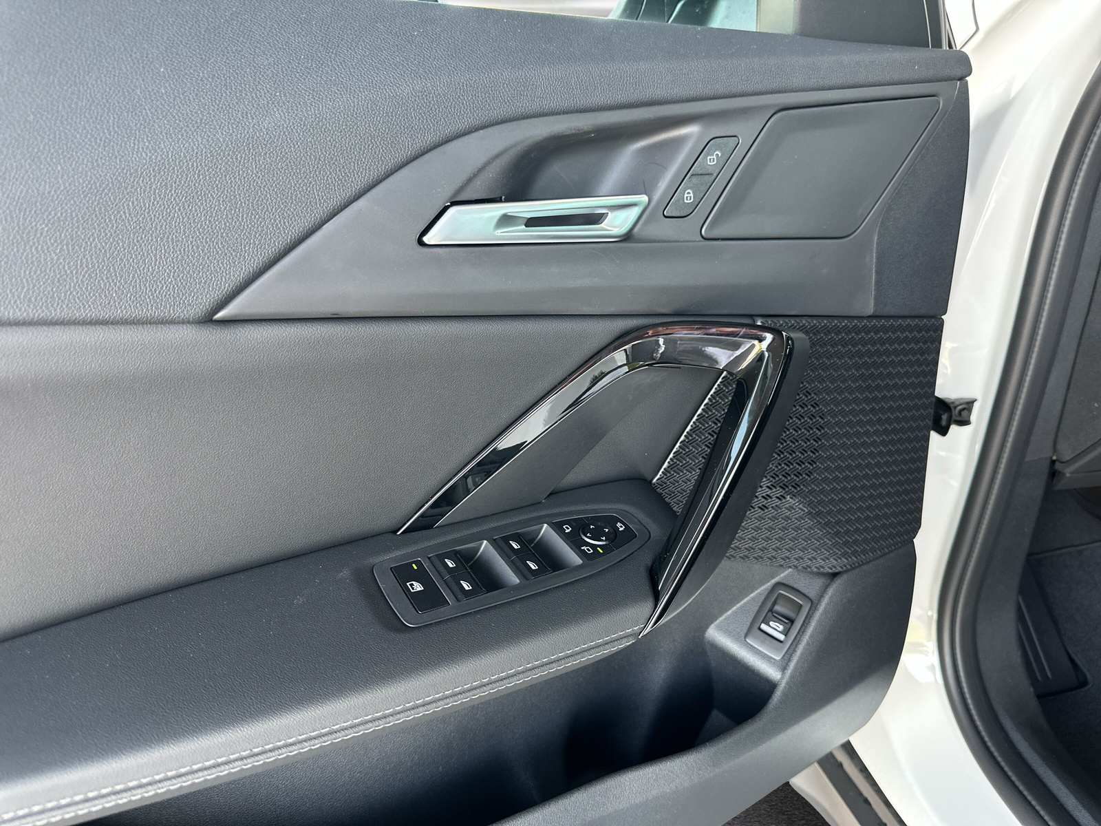 BMW X1 sDrive 18d-image-16