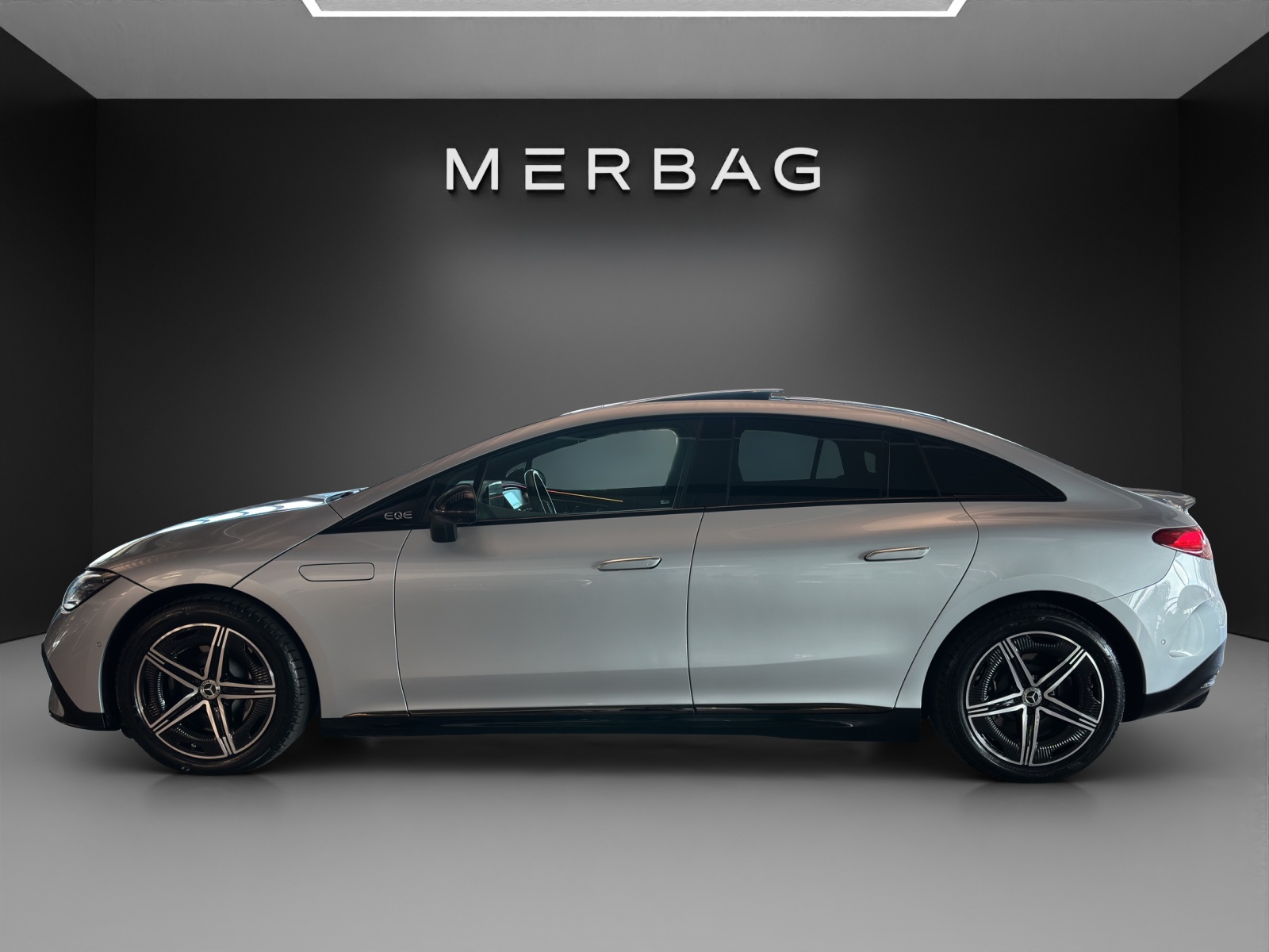 MERCEDES-BENZ EQE 350 4 Matic Exe. Ed.-image-2