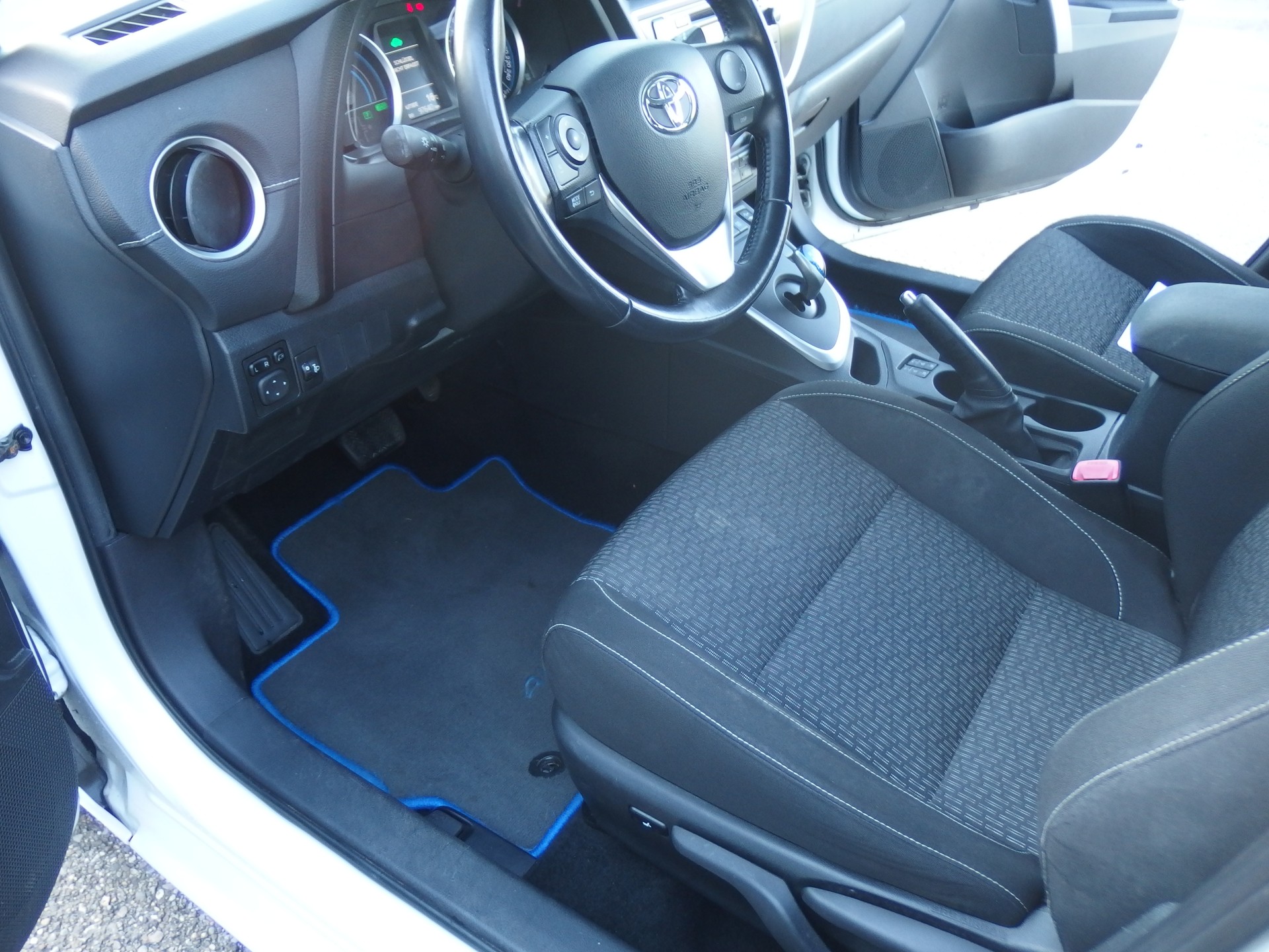 TOYOTA Auris 1.8 16V HSD Linea Trend-image-2