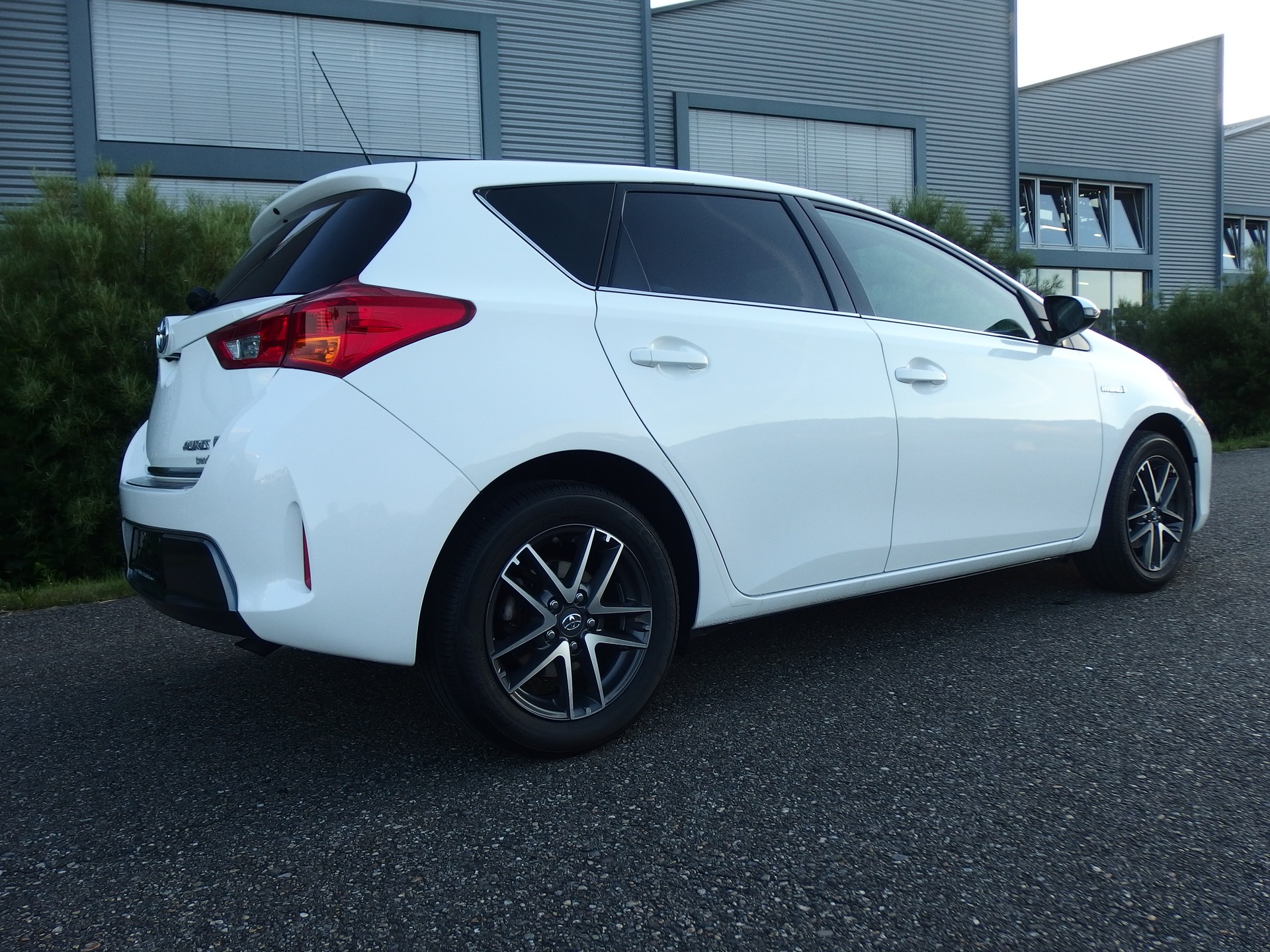 TOYOTA Auris 1.8 16V HSD Linea Trend-image-1