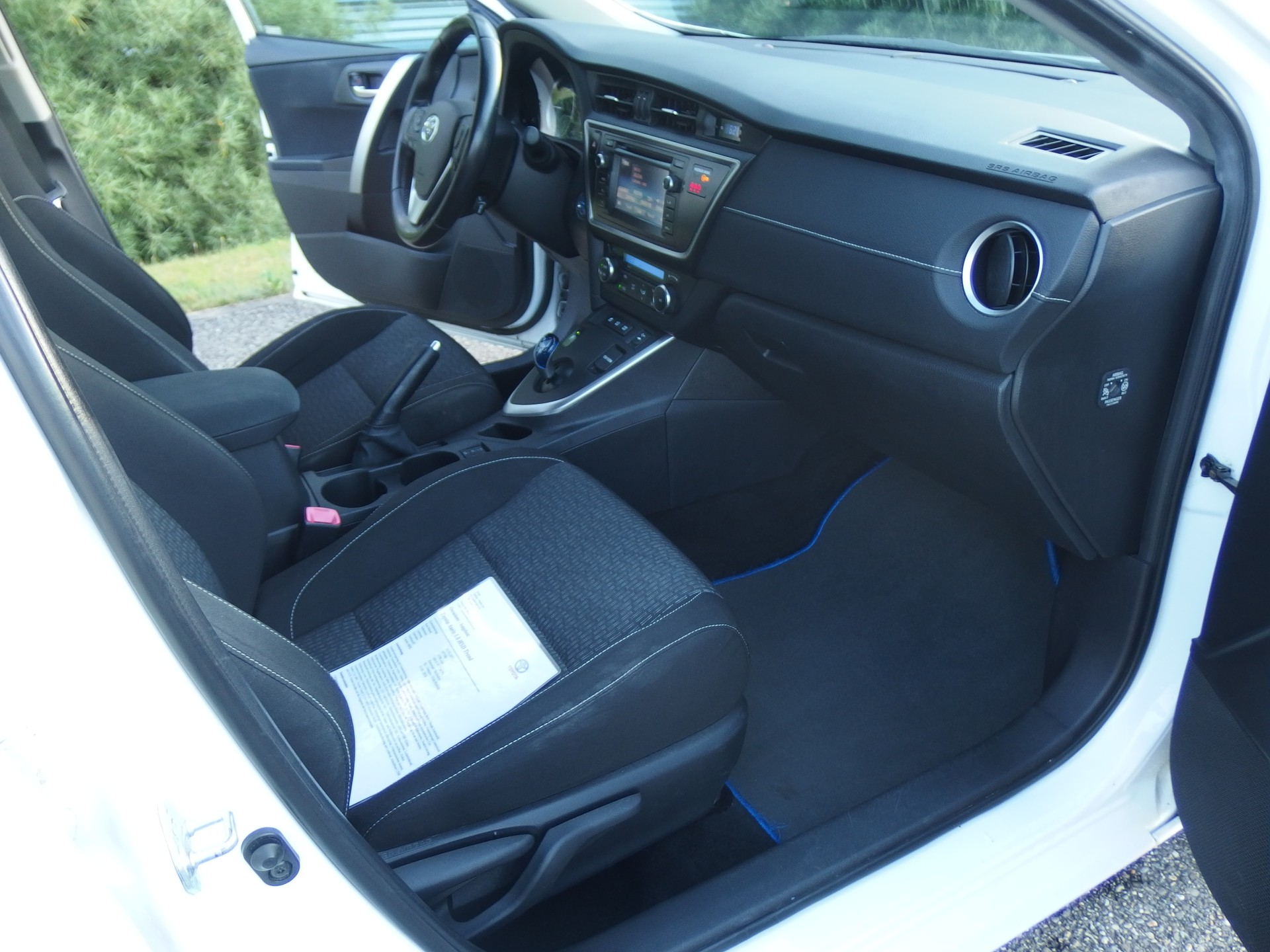 TOYOTA Auris 1.8 16V HSD Linea Trend-image-6