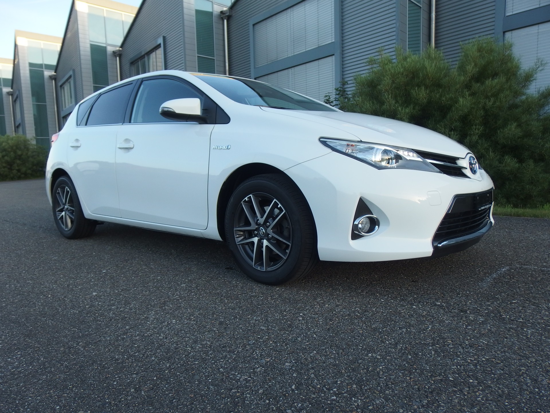 TOYOTA Auris 1.8 16V HSD Linea Trend-image-0