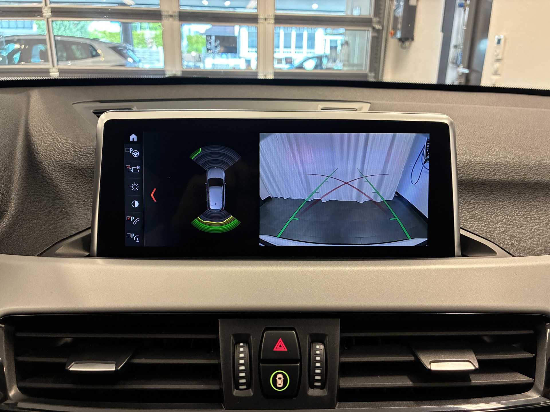 BMW X1 18i sDrive-image-13