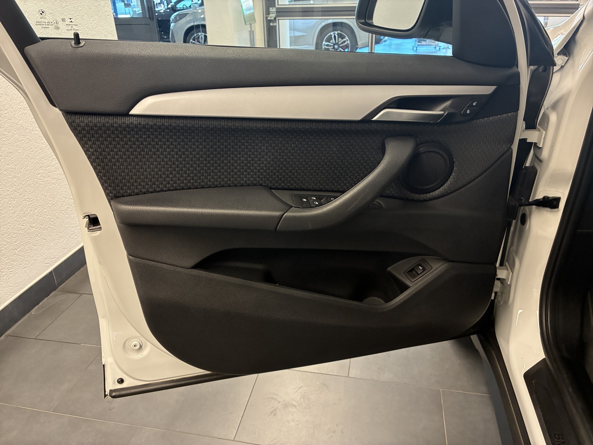 BMW X1 18i sDrive-image-16