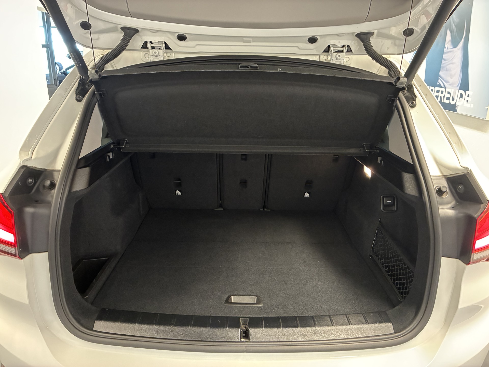 BMW X1 18i sDrive-image-6