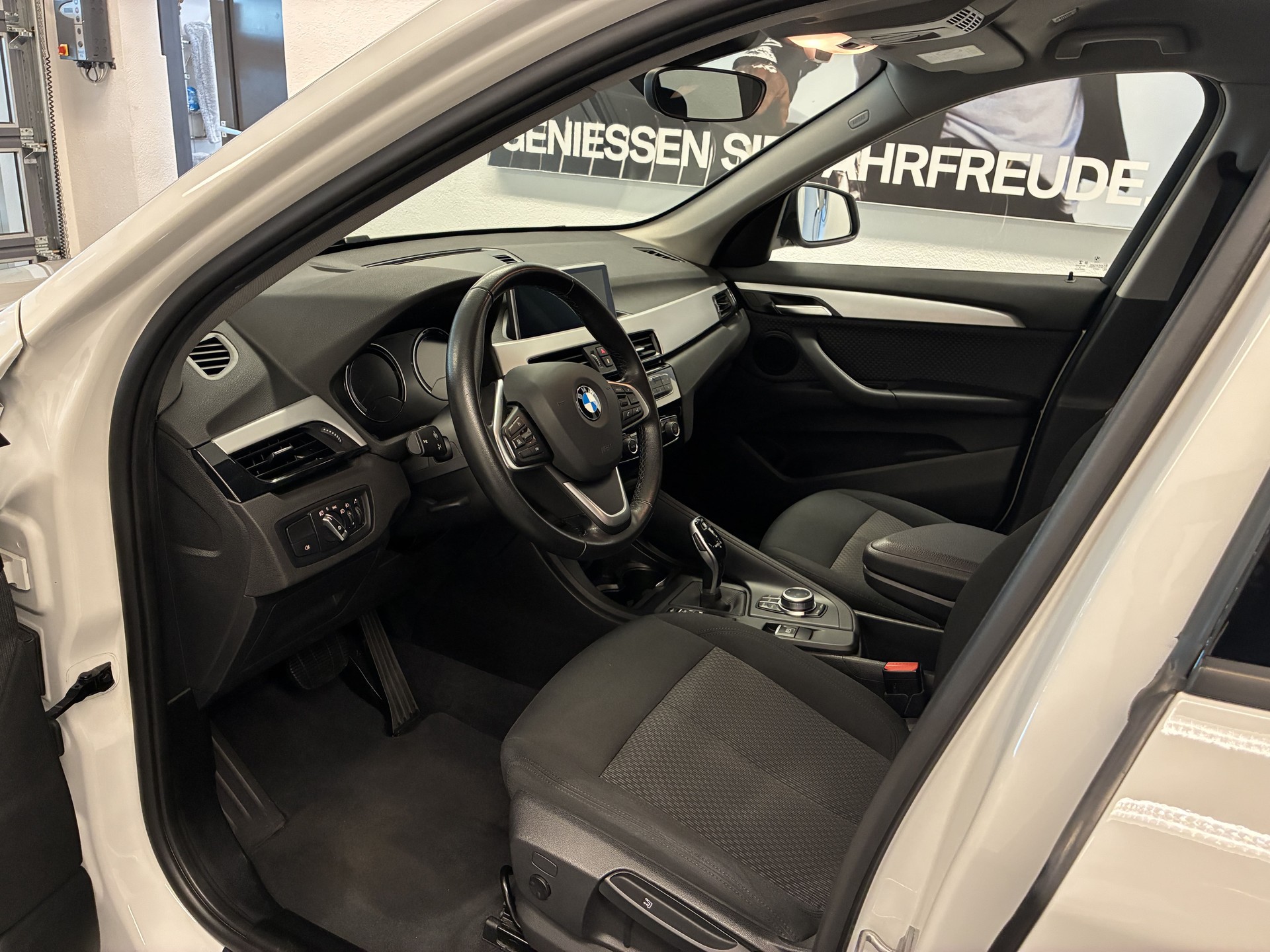 BMW X1 18i sDrive-image-7