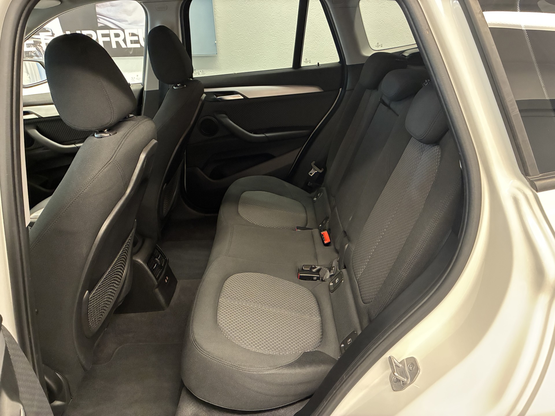 BMW X1 18i sDrive-image-17