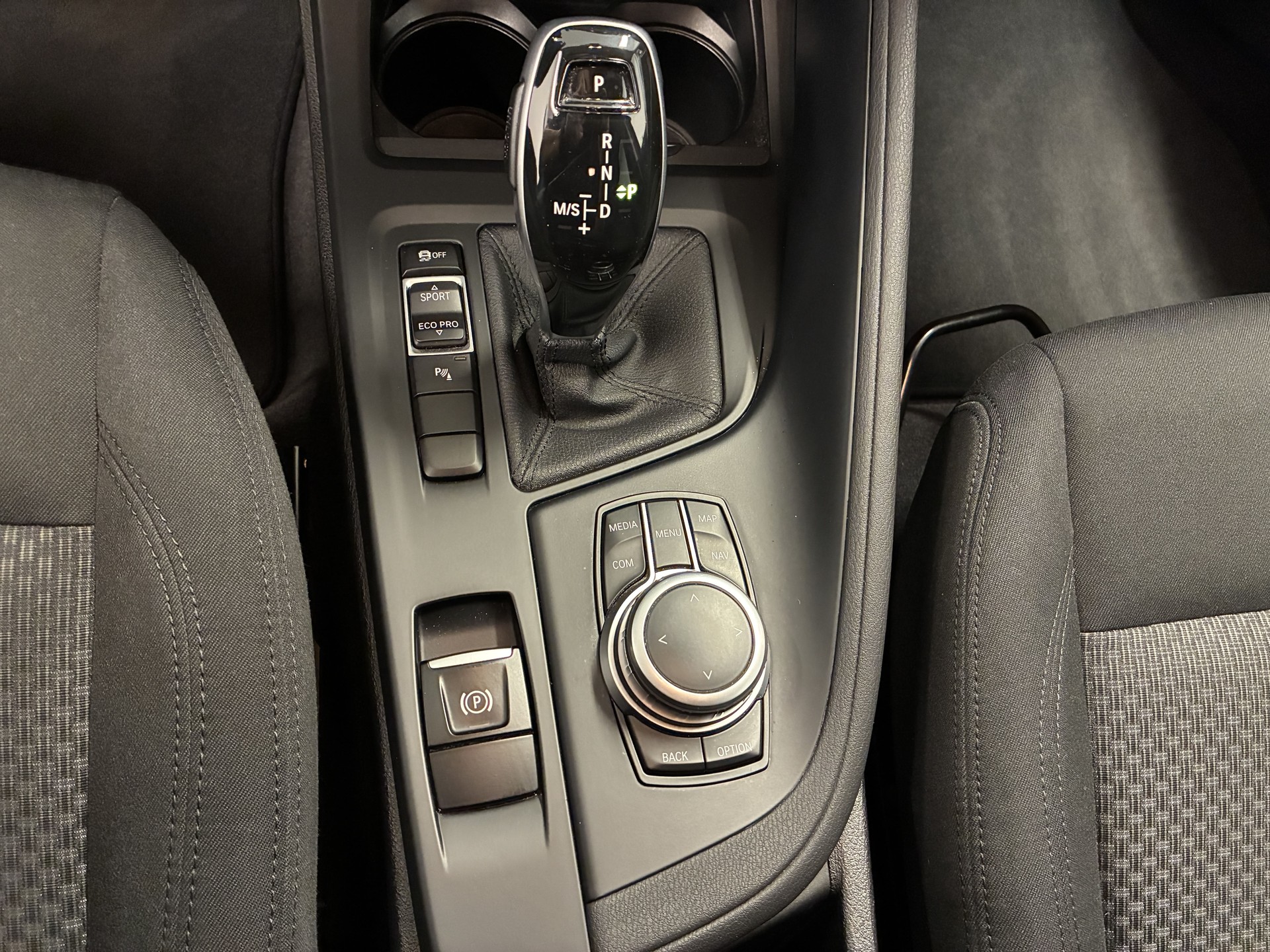 BMW X1 18i sDrive-image-14