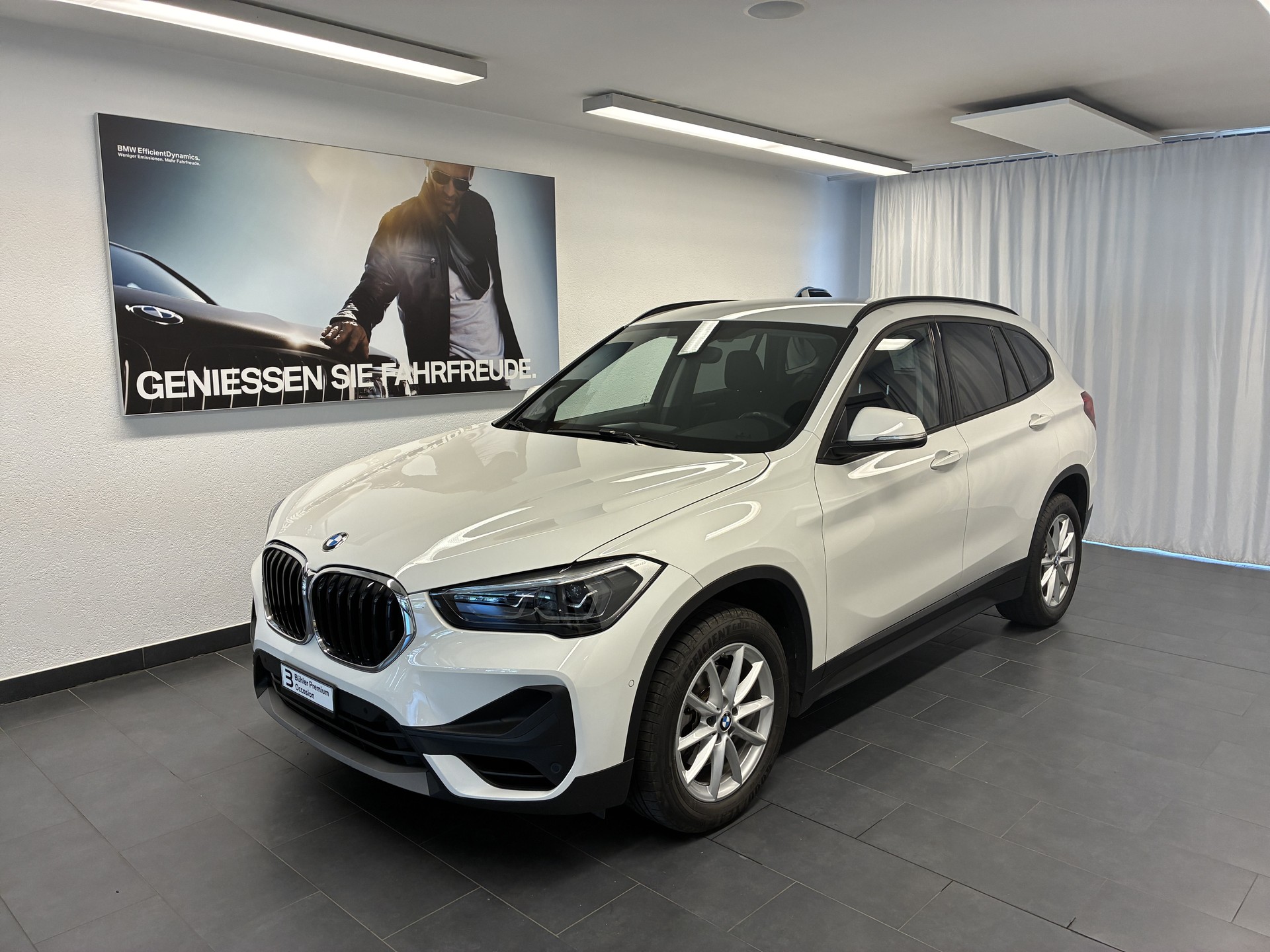 BMW X1 18i sDrive-image-0