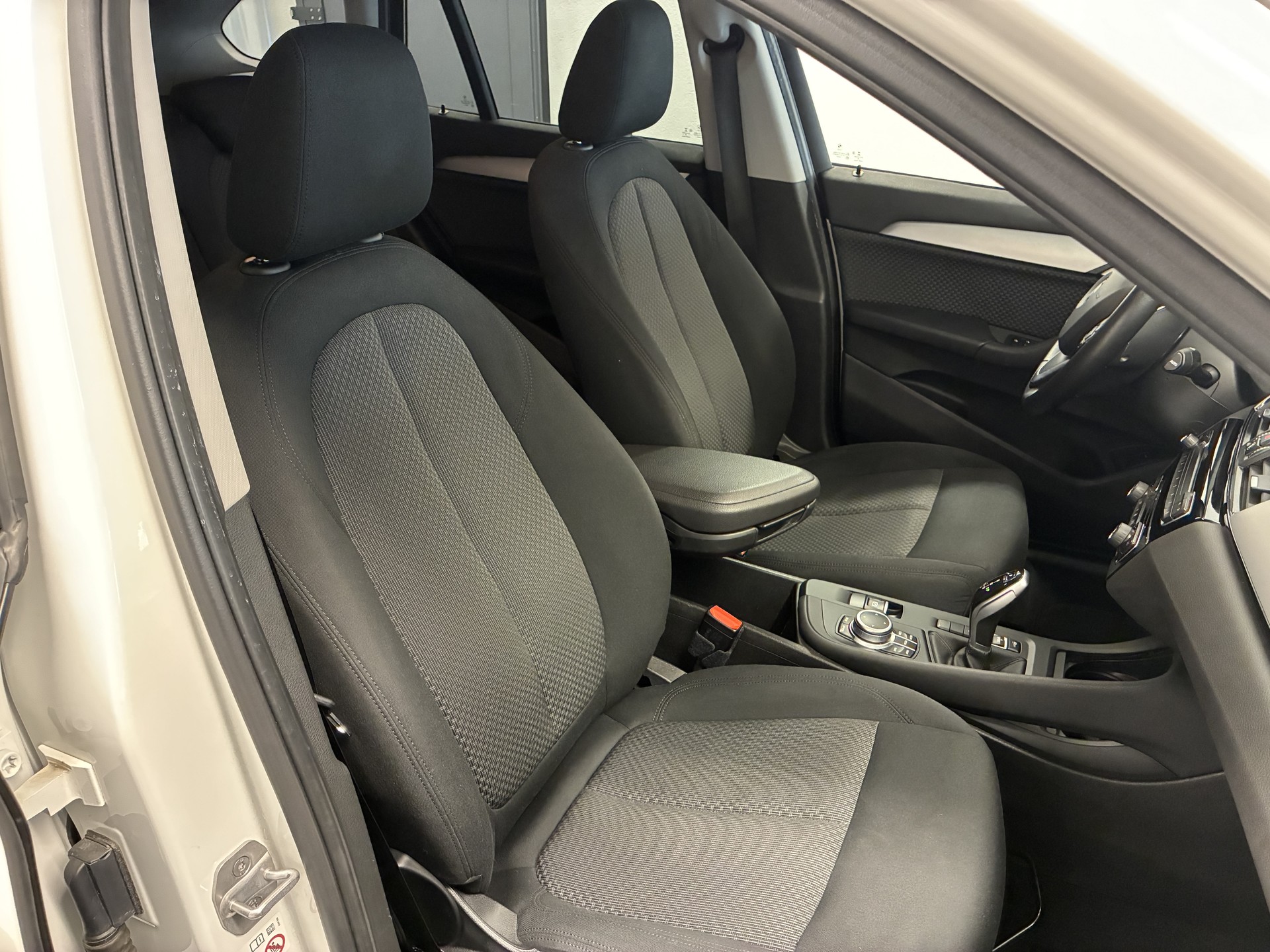 BMW X1 18i sDrive-image-10