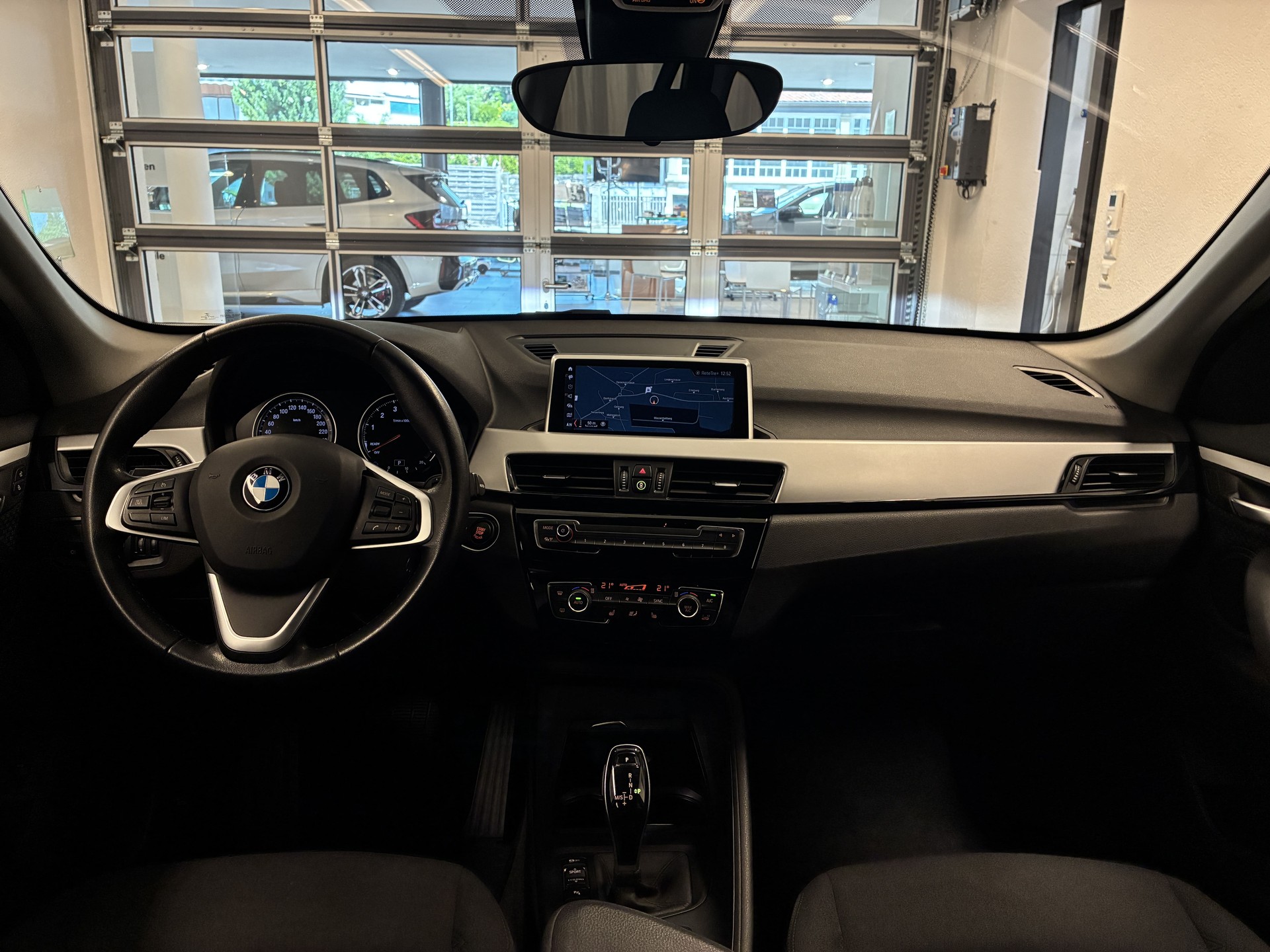 BMW X1 18i sDrive-image-11