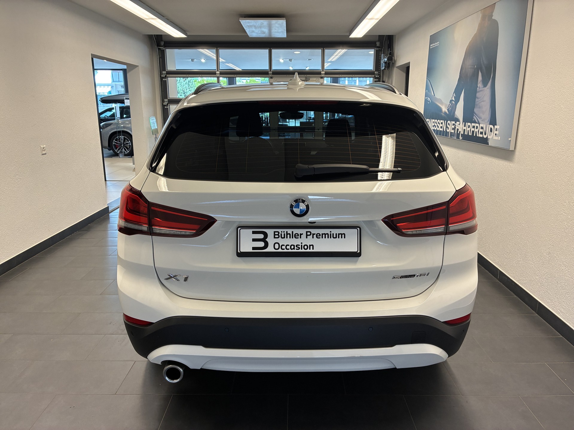 BMW X1 18i sDrive-image-4