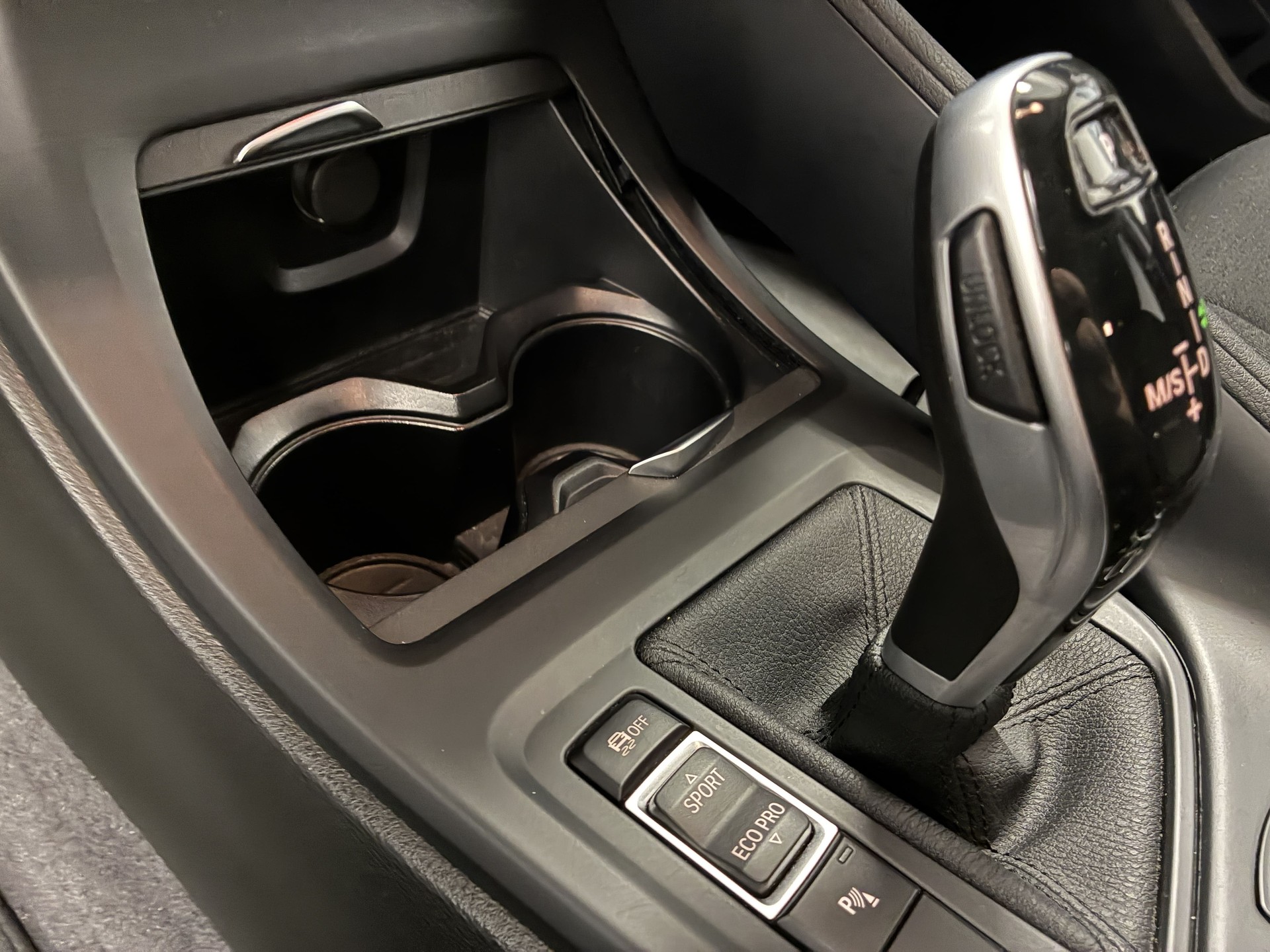 BMW X1 18i sDrive-image-15