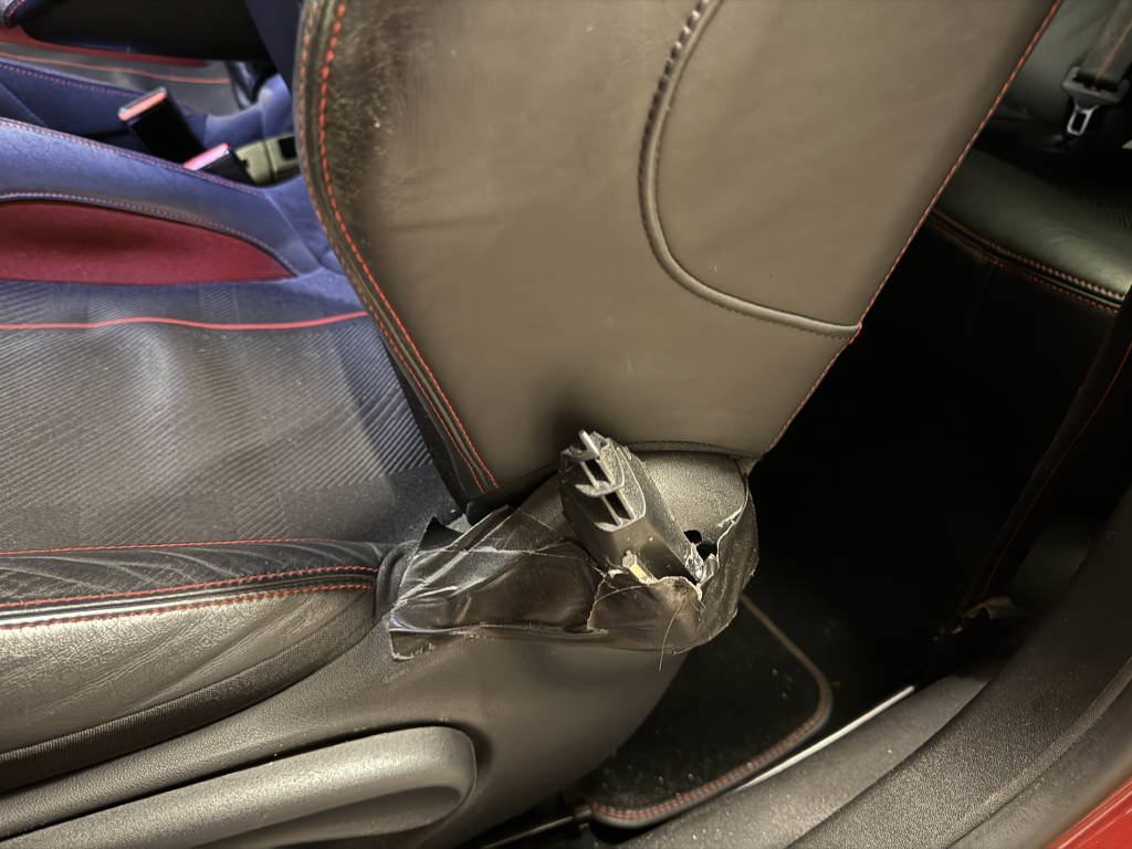 PEUGEOT 208 1.6 Turbo GTi-image-9