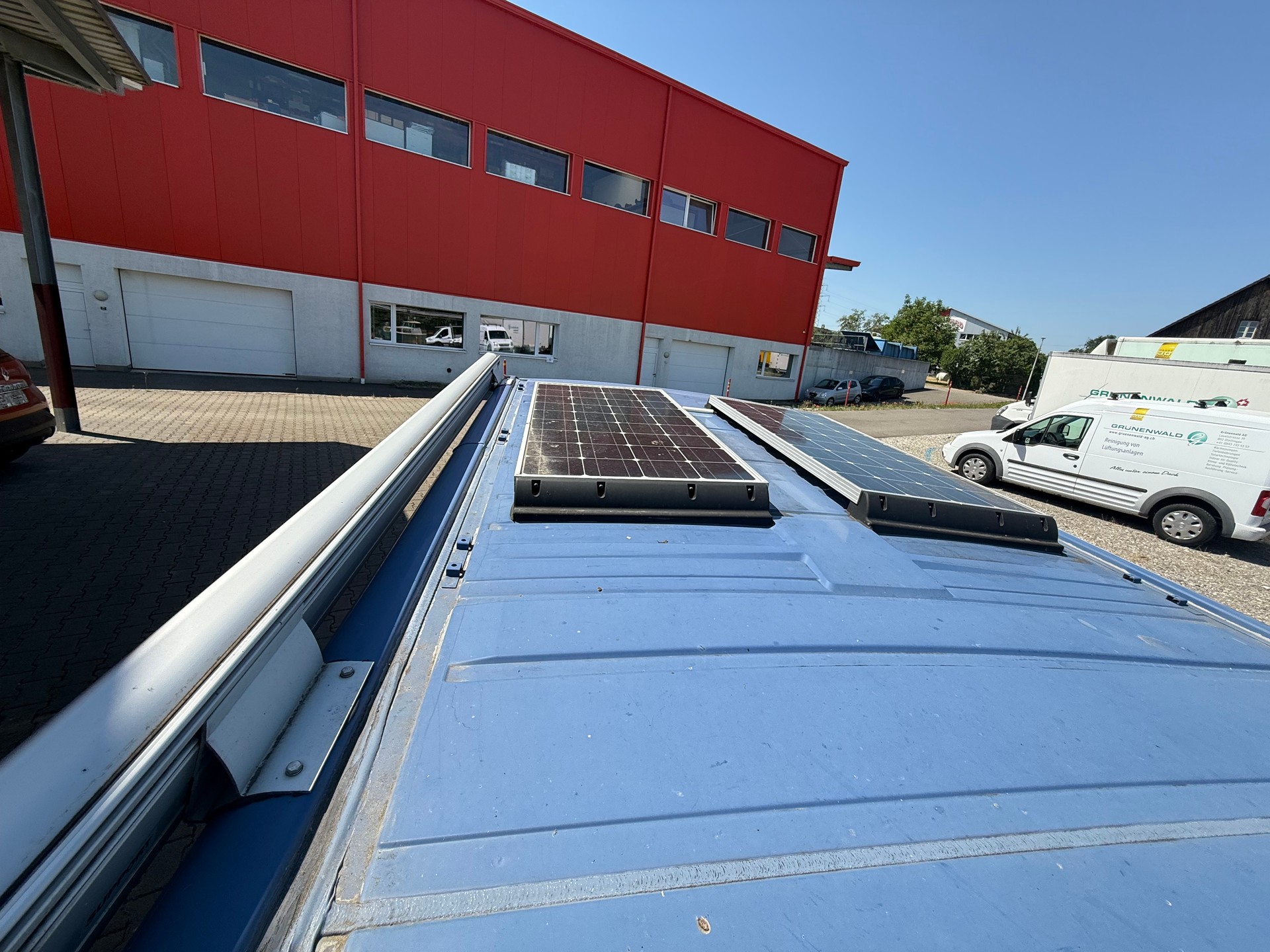 RENAULT Als Wohnwagen gebaut-image-13
