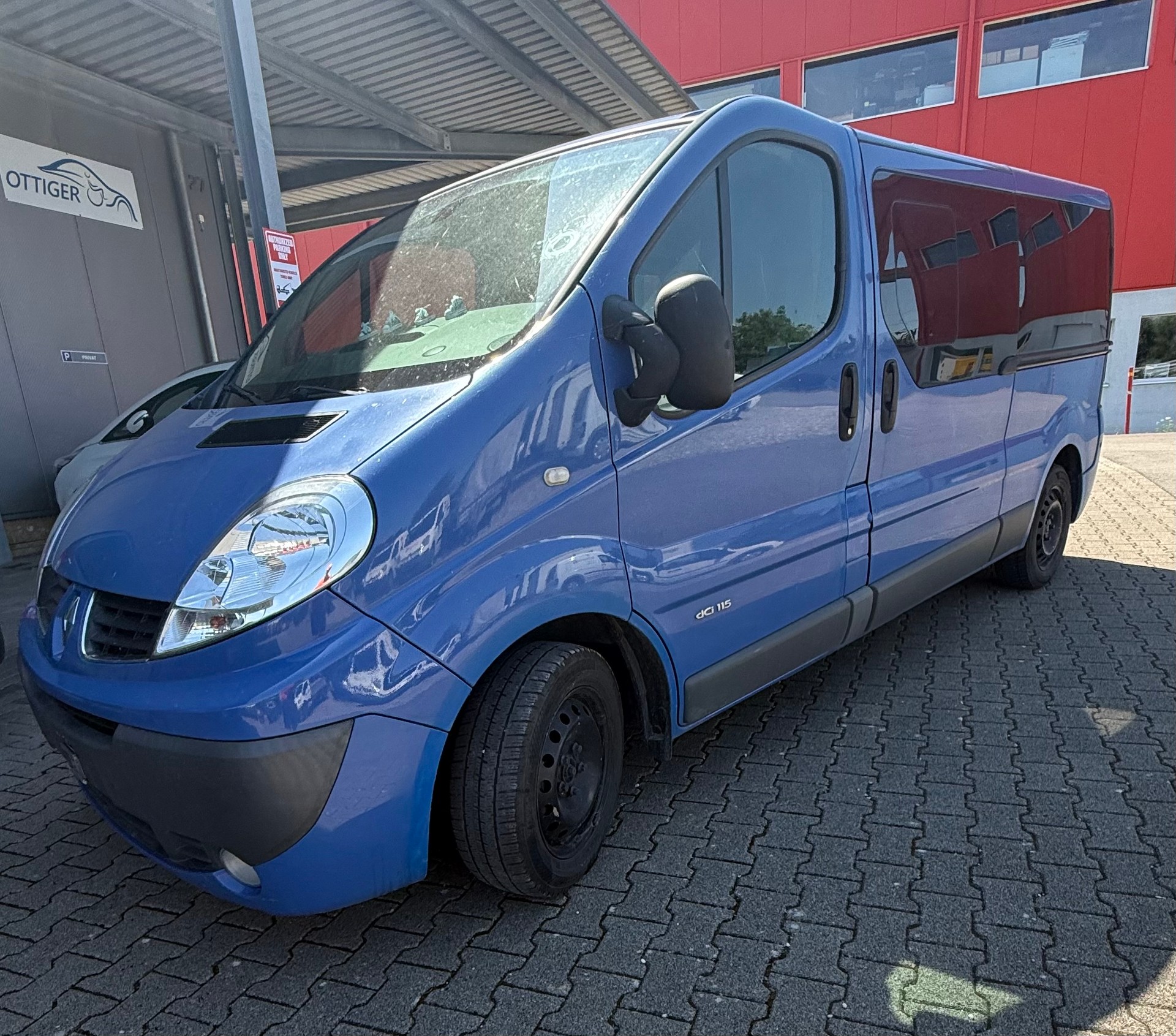 RENAULT Als Wohnwagen gebaut-image-2