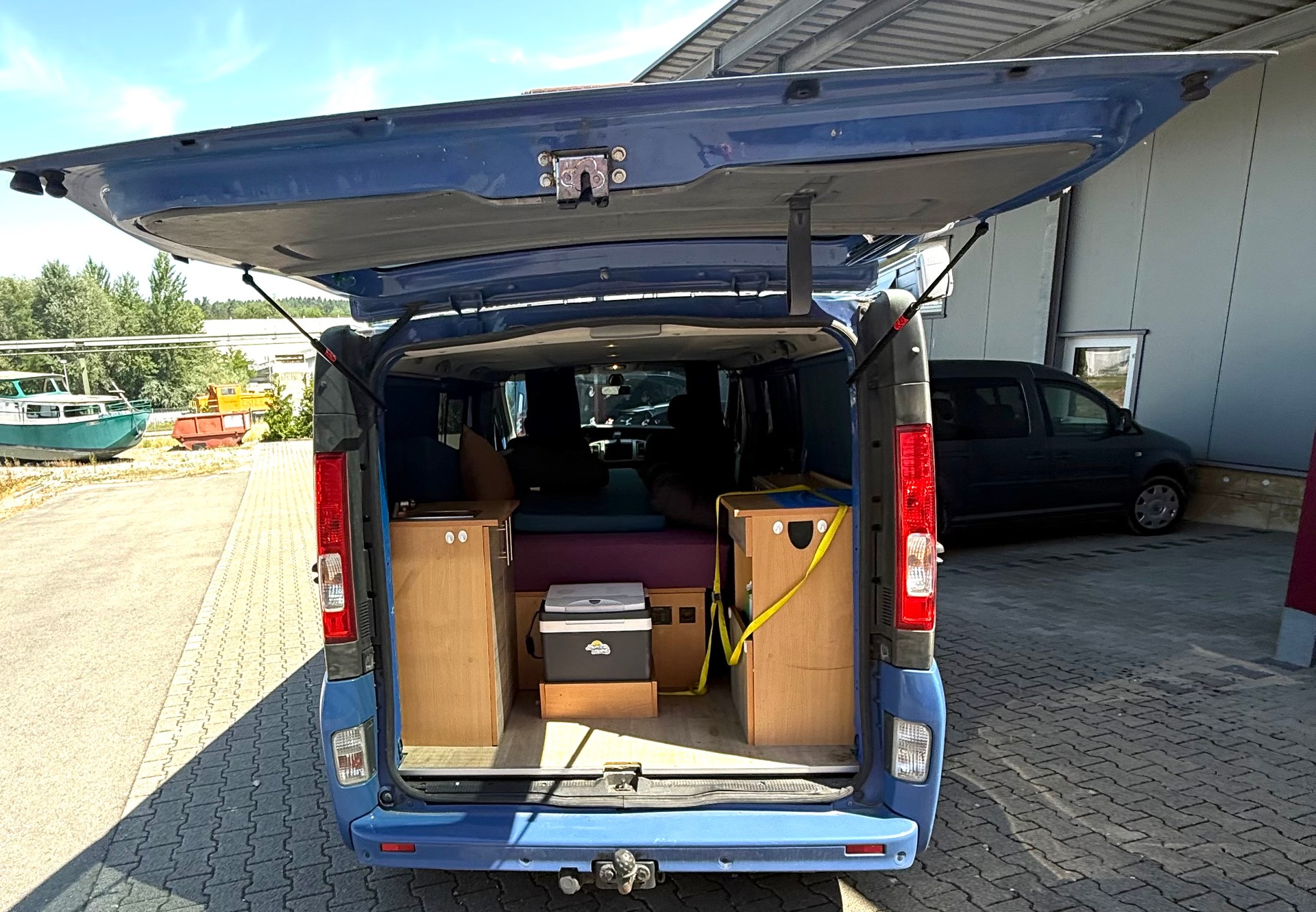 RENAULT Als Wohnwagen gebaut-image-5