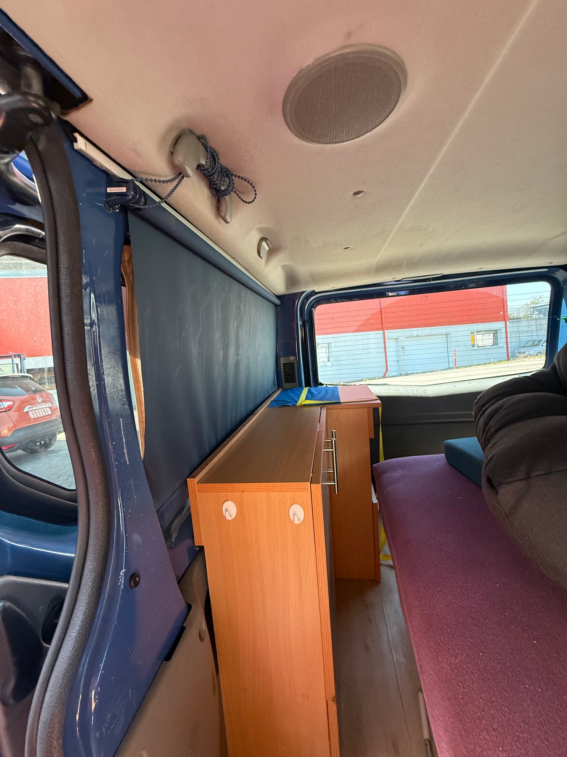 RENAULT Als Wohnwagen gebaut-image-12