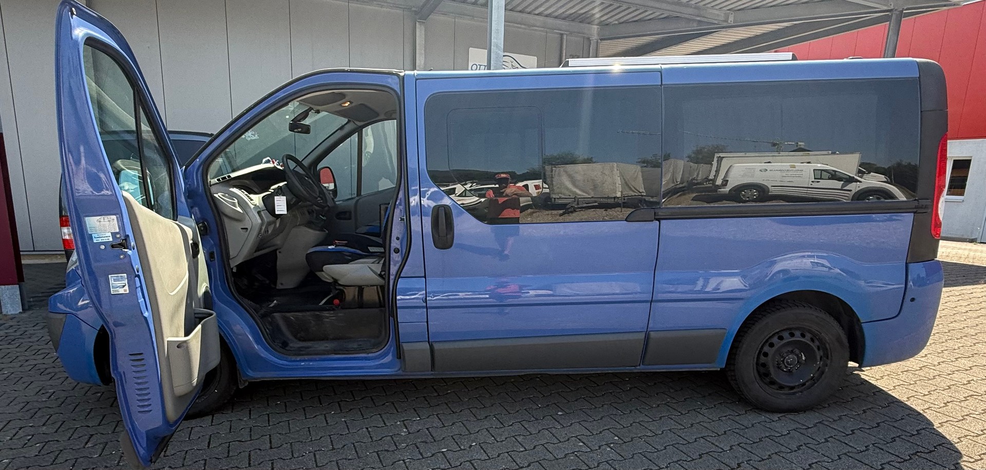 RENAULT Als Wohnwagen gebaut-image-9