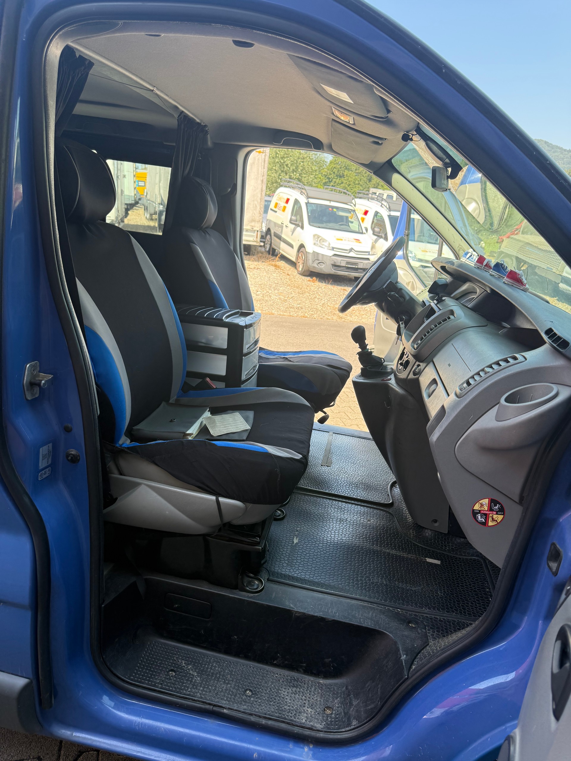 RENAULT Als Wohnwagen gebaut-image-15