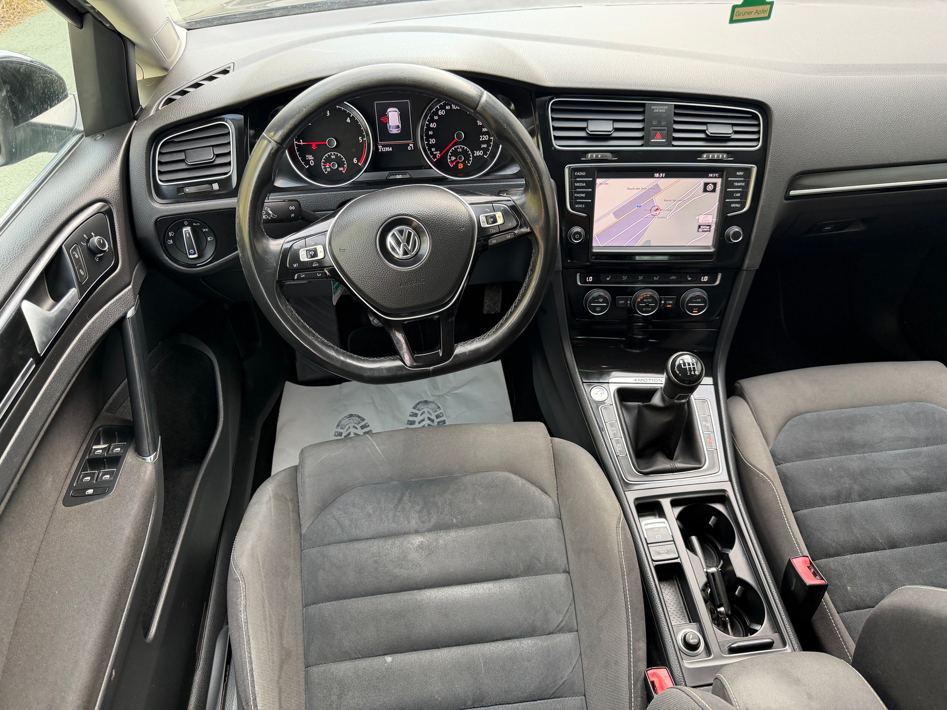 VW Golf Variant 2.0 TDI Comfortline 4Motion-image-7