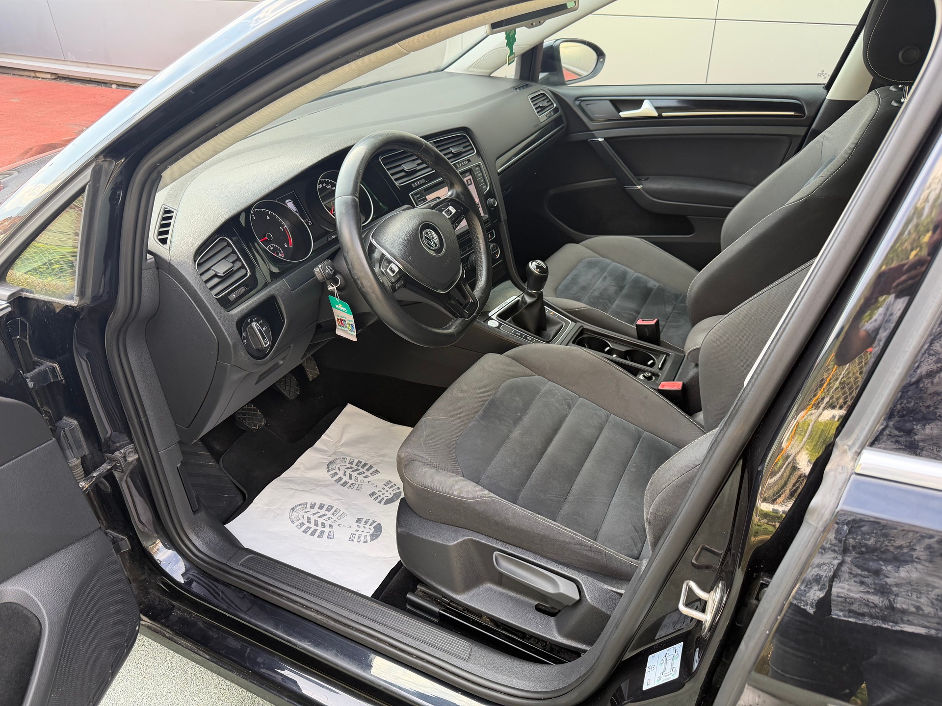VW Golf Variant 2.0 TDI Comfortline 4Motion-image-8