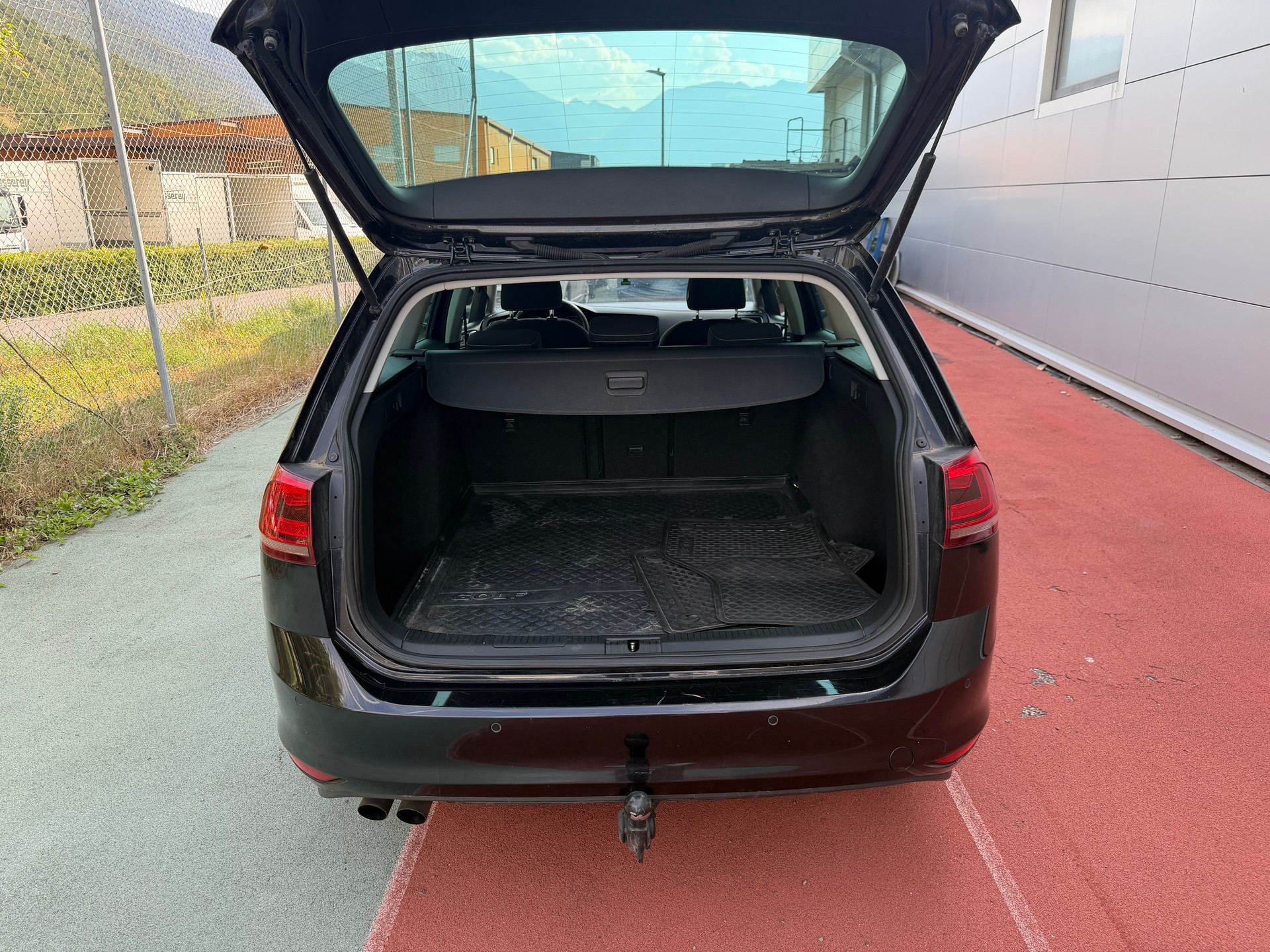 VW Golf Variant 2.0 TDI Comfortline 4Motion-image-12
